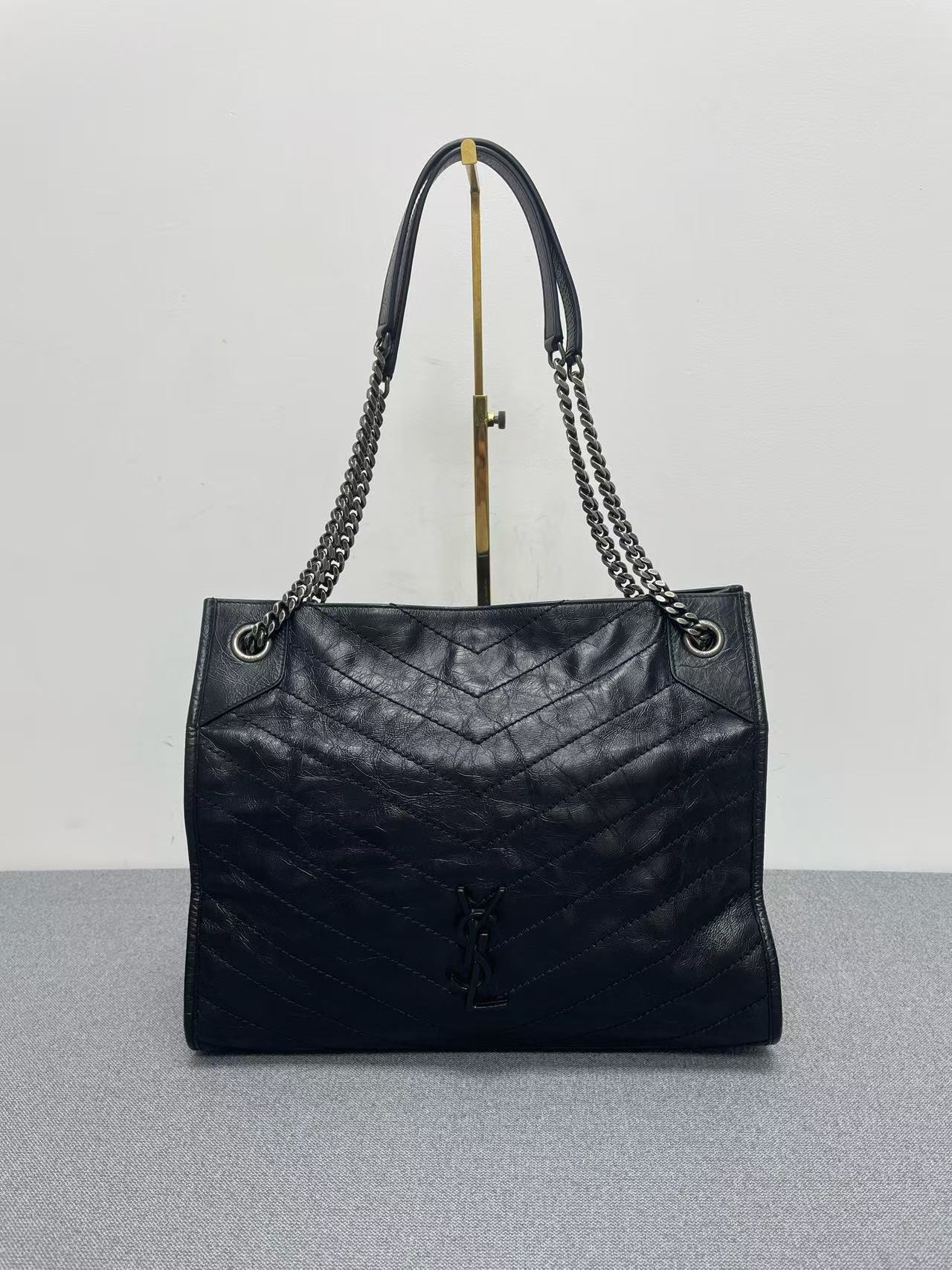 Saint Laurent - Shopping Bag - Crinkled calfskin leather - Black - (medium)