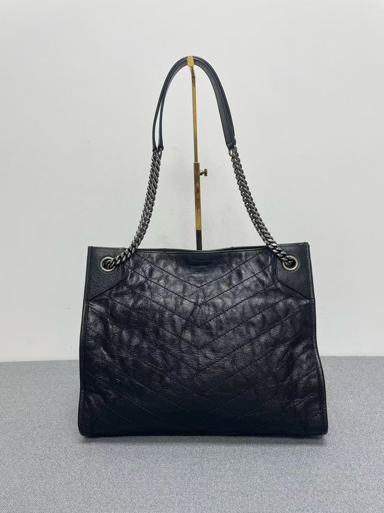 Saint Laurent - Shopping Bag - Crinkled calfskin leather - Black - (medium)