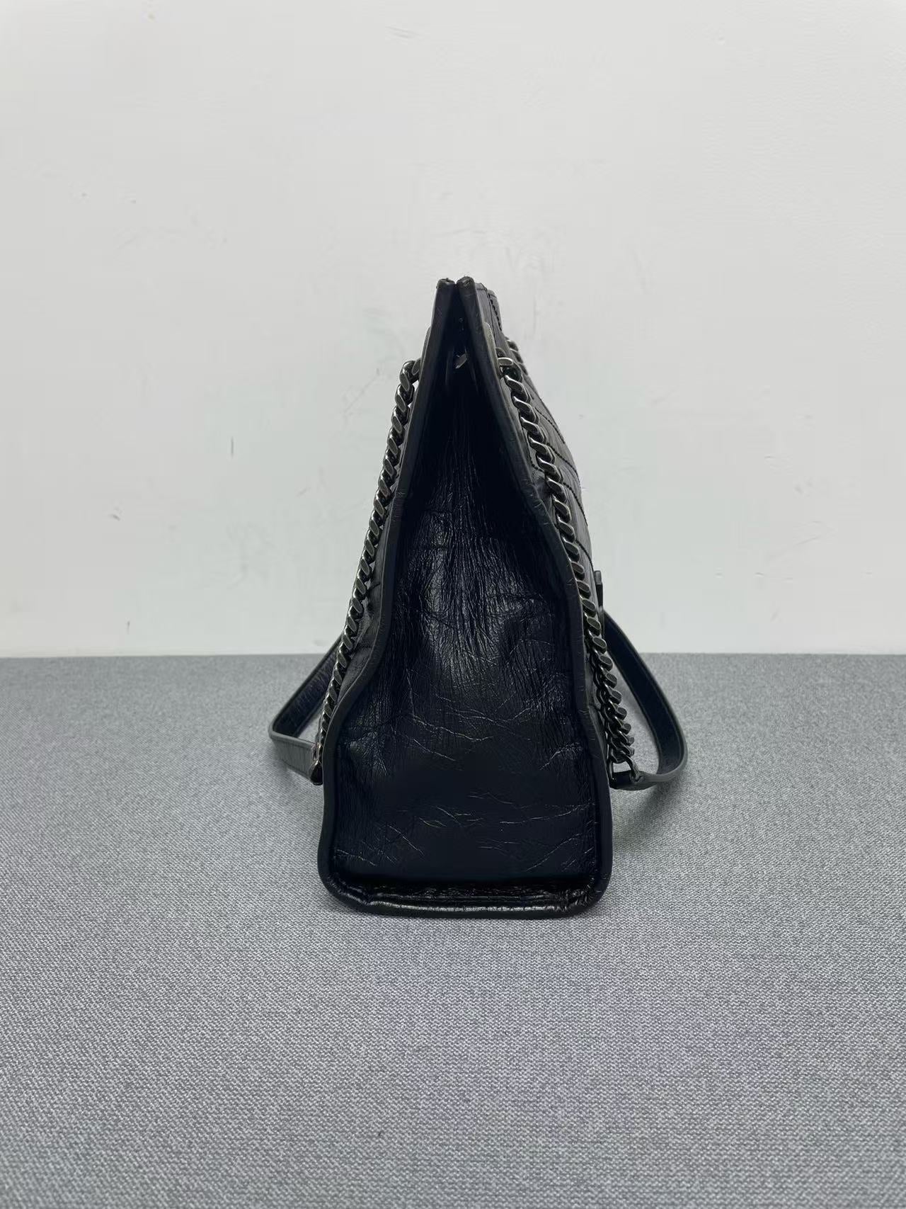 Saint Laurent - Shopping Bag - Crinkled calfskin leather - Black - (medium)