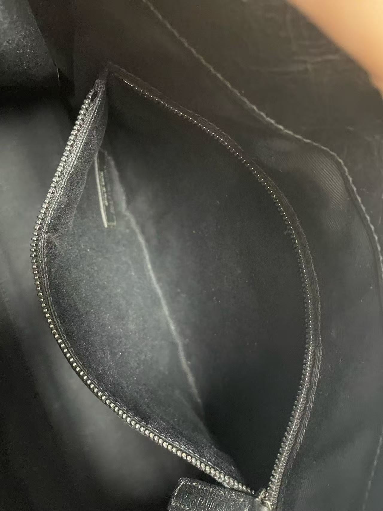 Saint Laurent - Shopping Bag - Crinkled calfskin leather - Black - (medium)