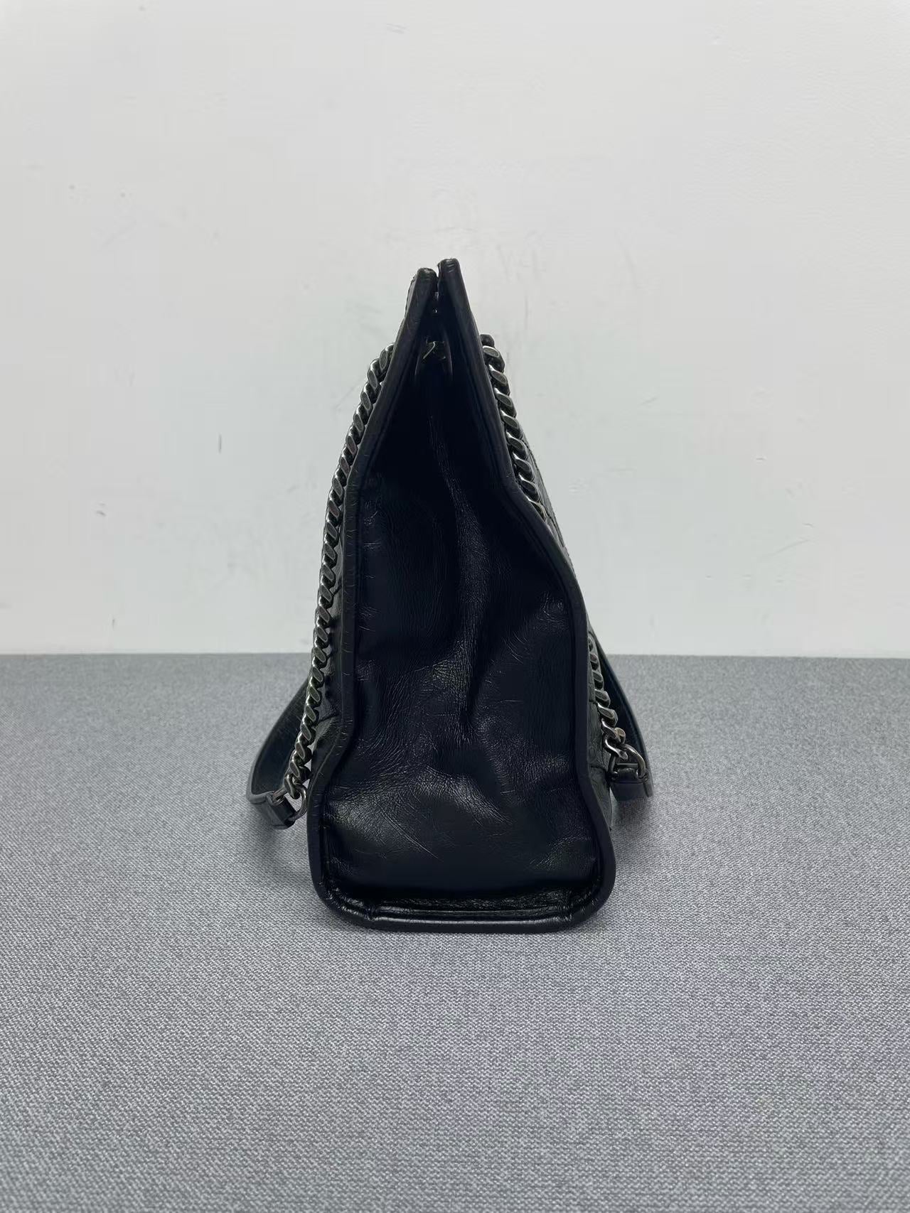 Saint Laurent - Shopping Bag - Crinkled calfskin leather - Black - (medium)
