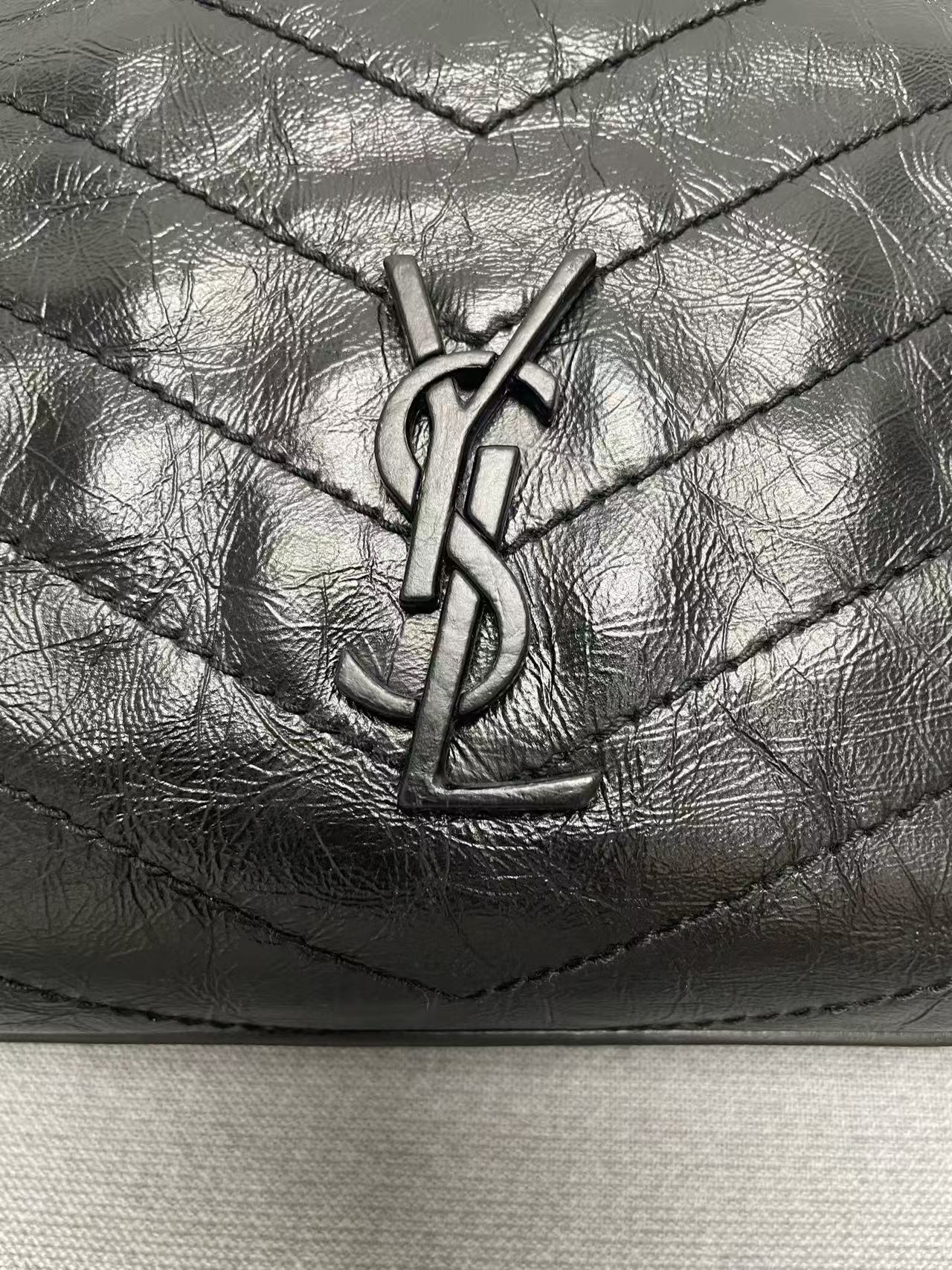 Saint Laurent - Shopping Bag - Crinkled calfskin leather - Black - (medium)
