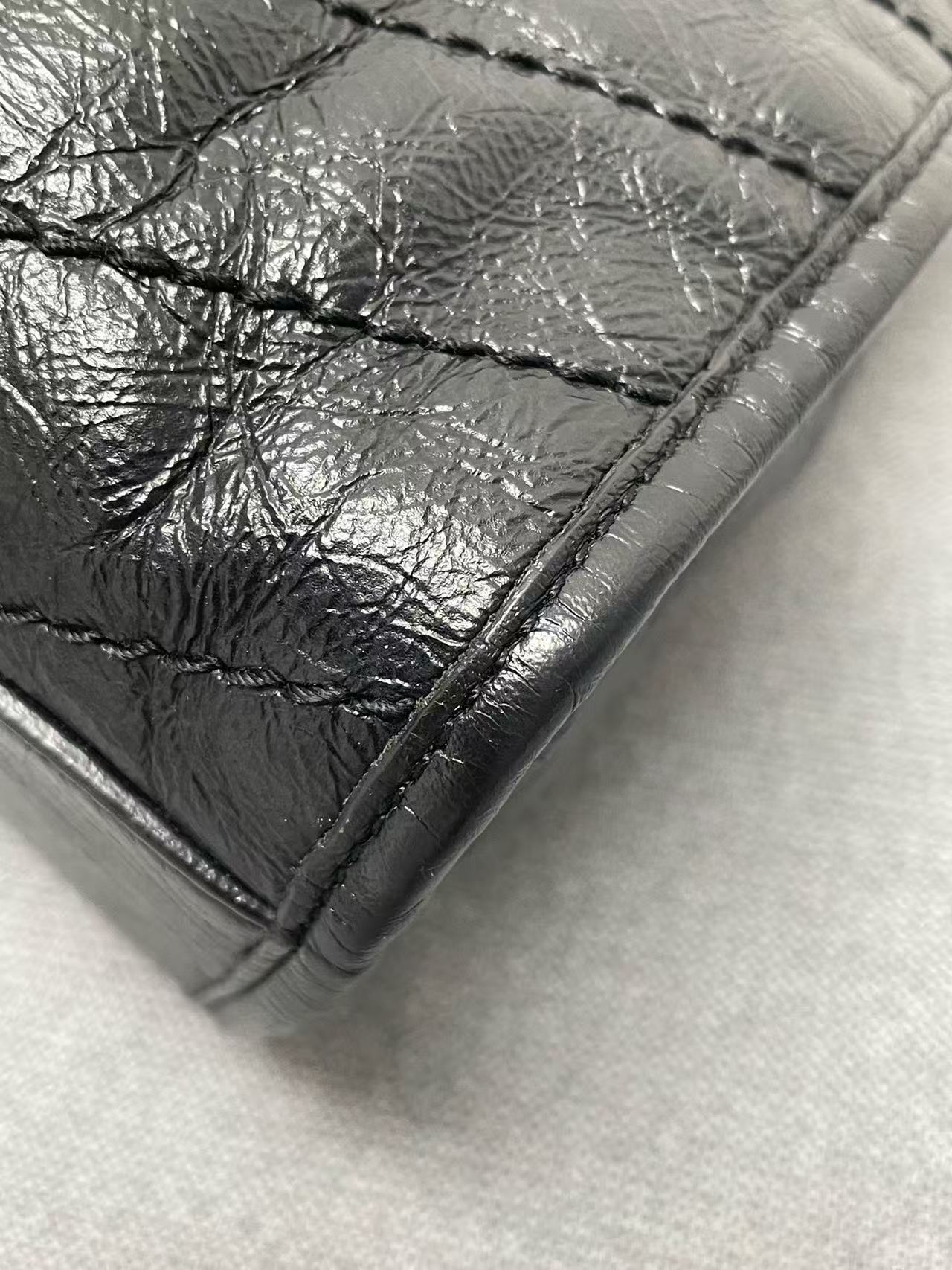 Saint Laurent - Shopping Bag - Crinkled calfskin leather - Black - (medium)