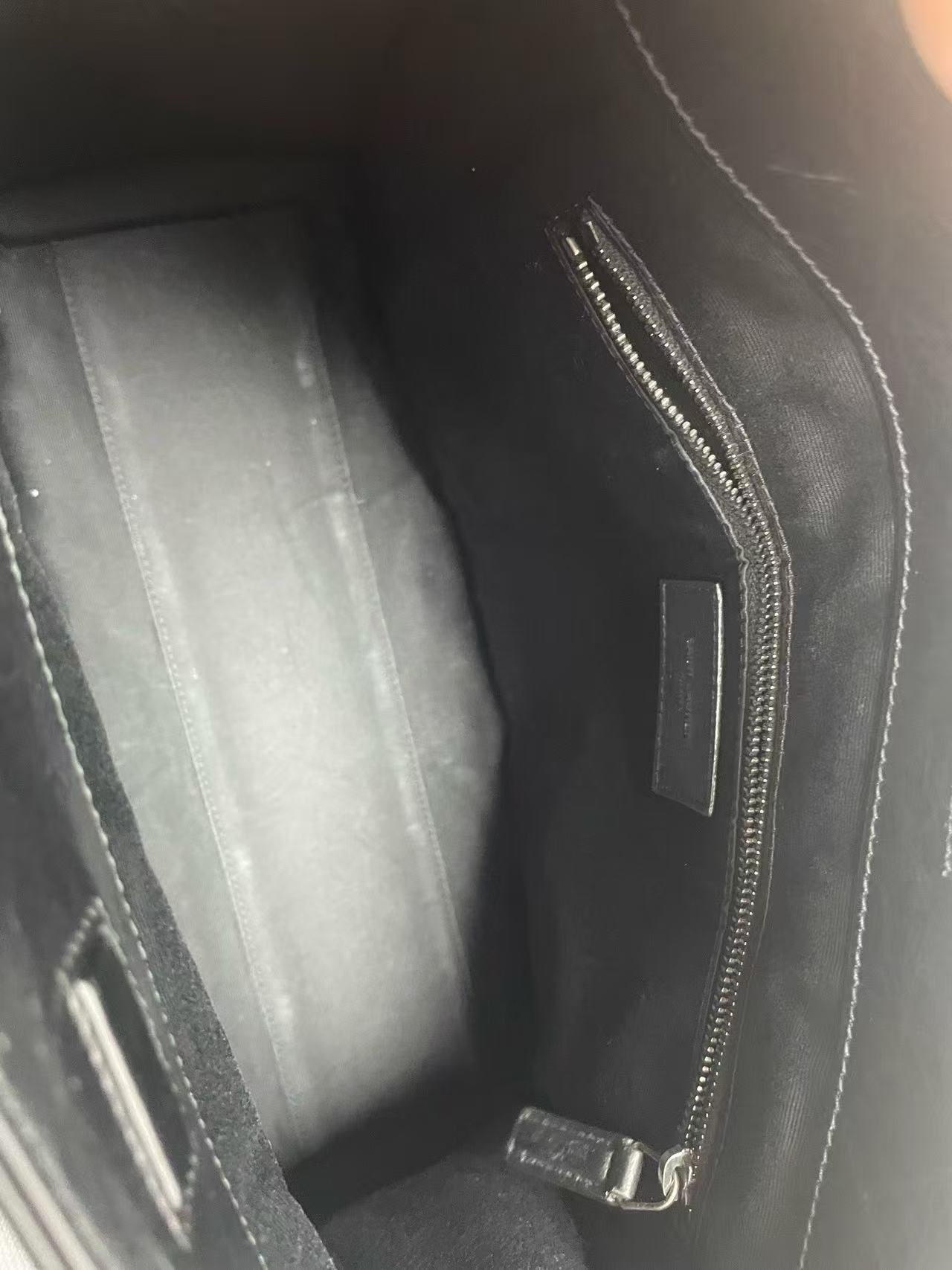 Saint Laurent - Shopping Bag - Distressed Calfskin Leather - Black - (Medium)