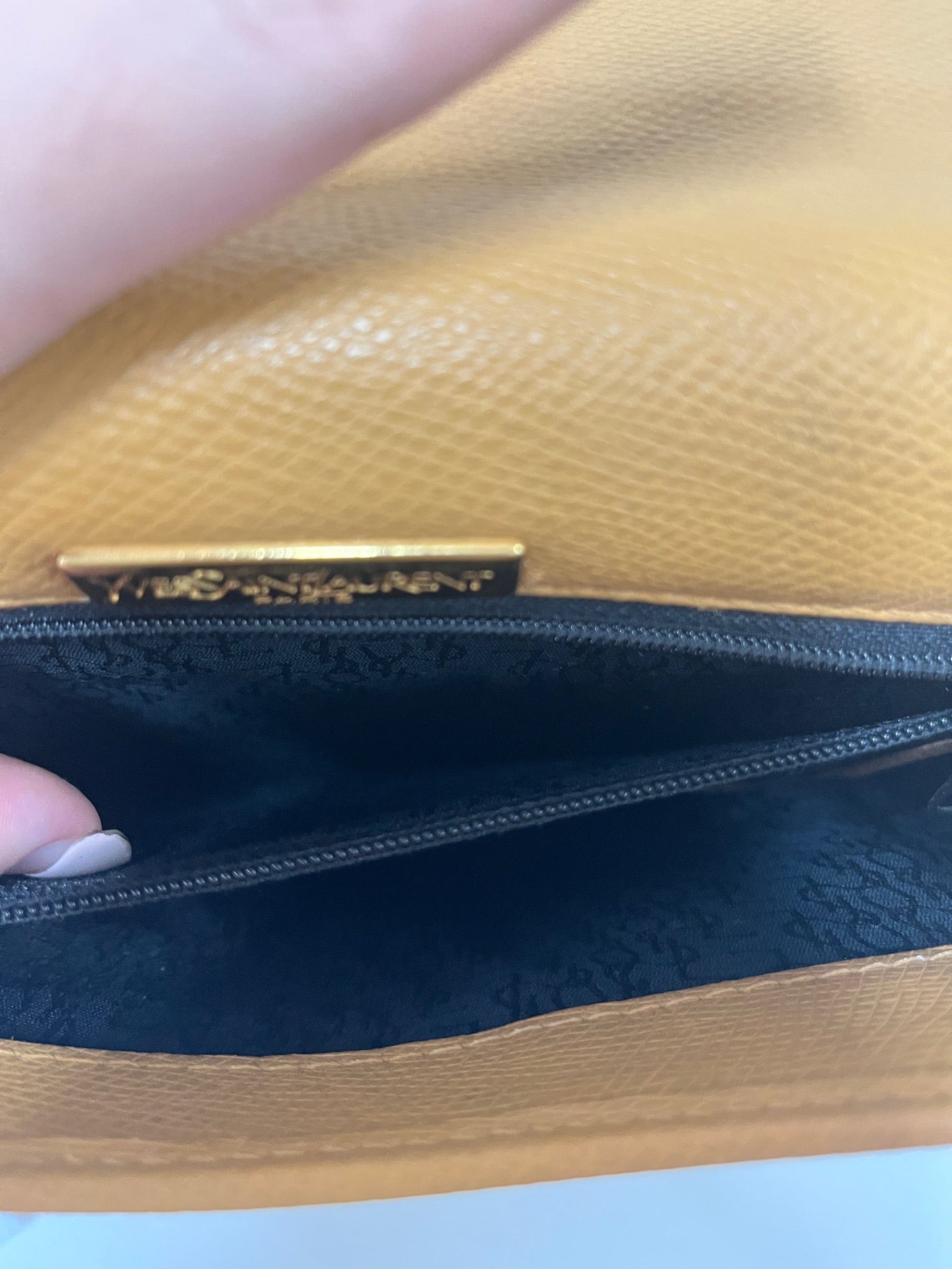 Saint Laurent - Shoulder Bag - Calfskin - Brown - (Other)