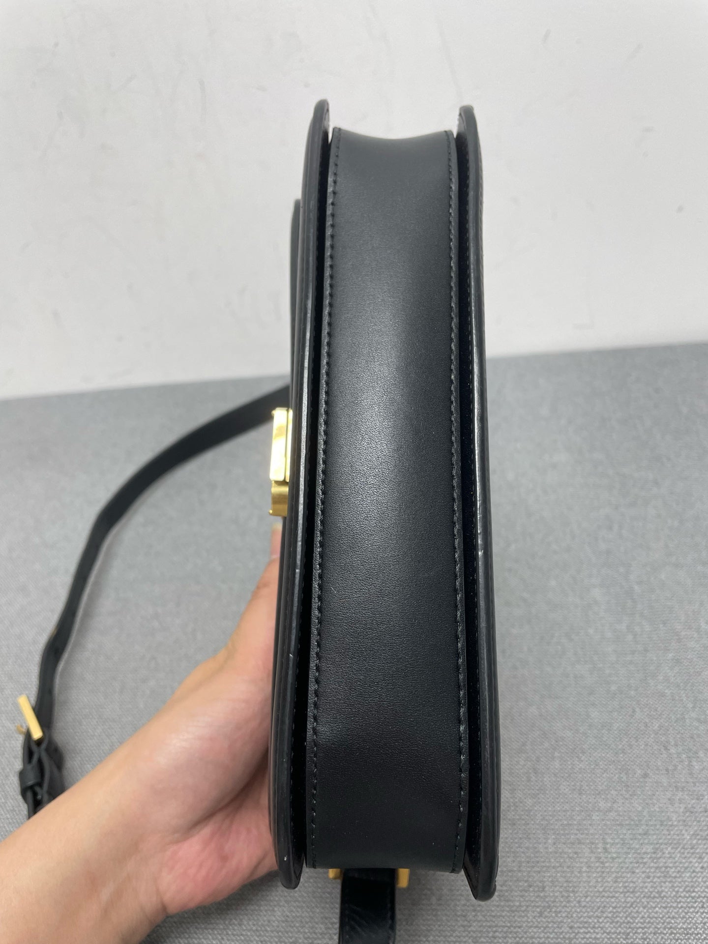 Saint Laurent - Solferino - Leather - Black - (Medium)