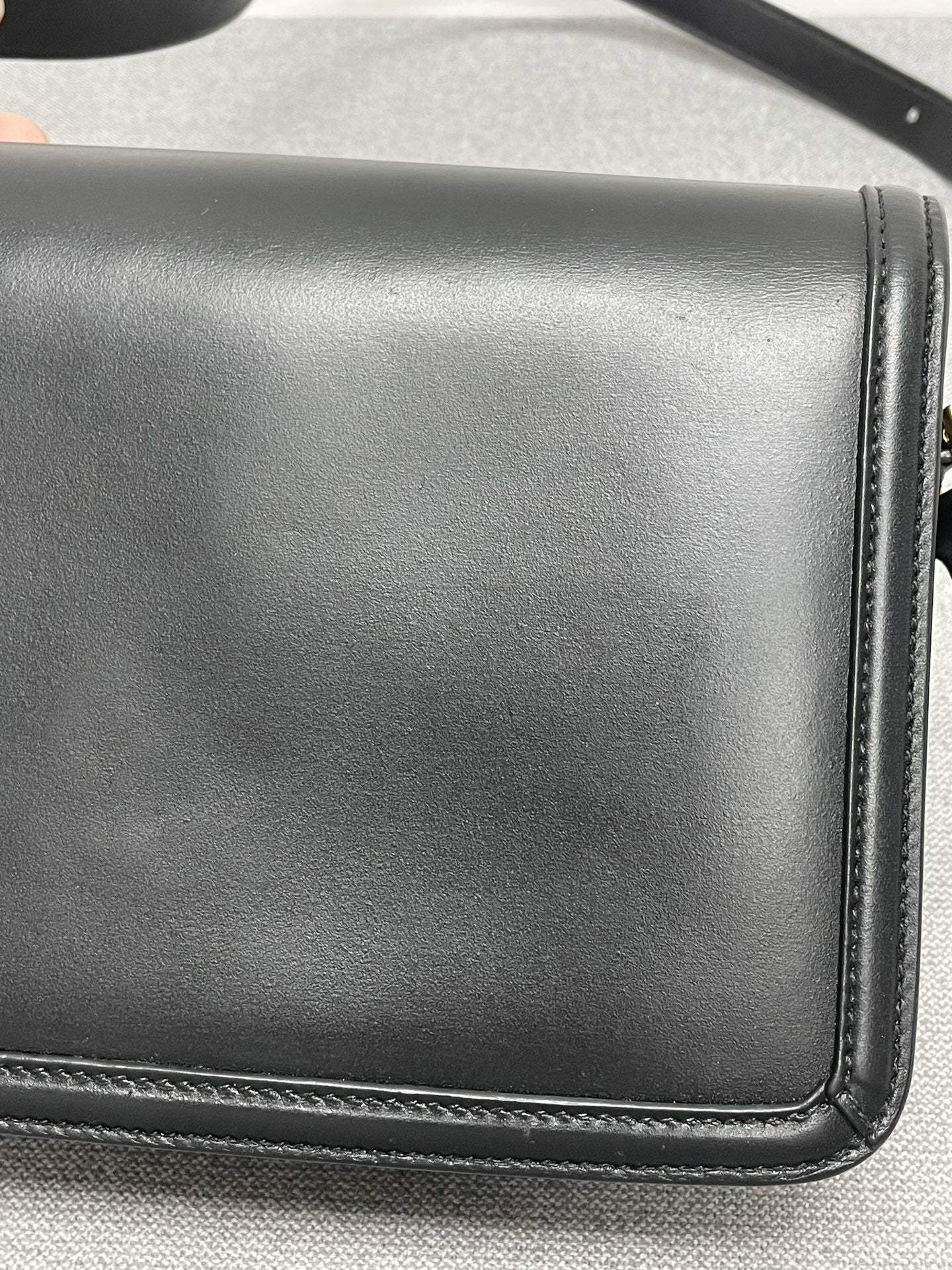 Saint Laurent - Solferino - Leather - Black - (Medium)