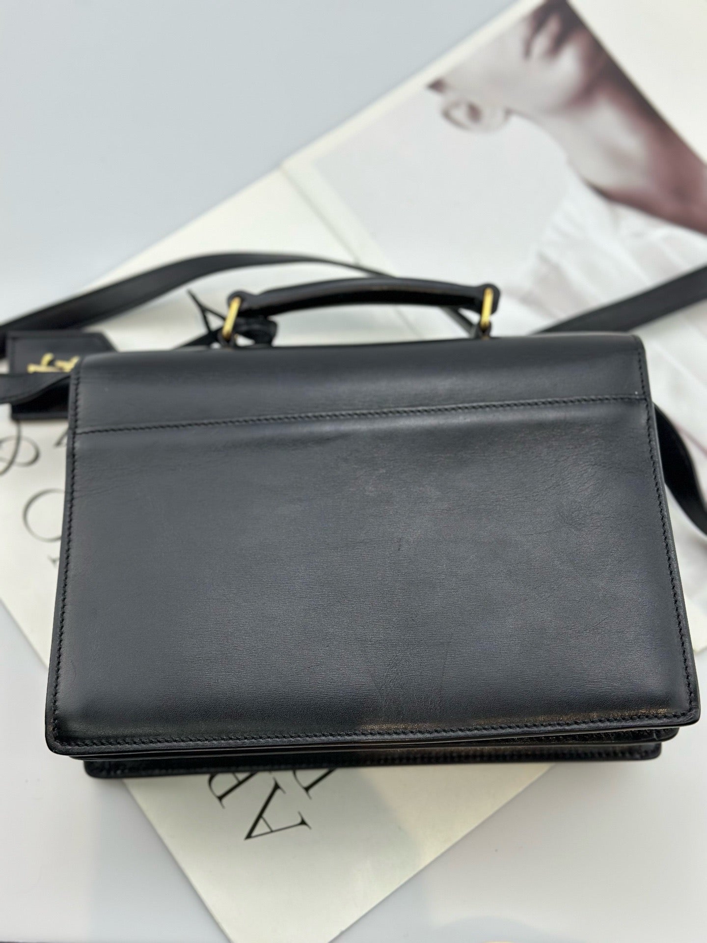 Saint Laurent - Top Handle Flap Bag with Lock - Leather - Black - (medium)