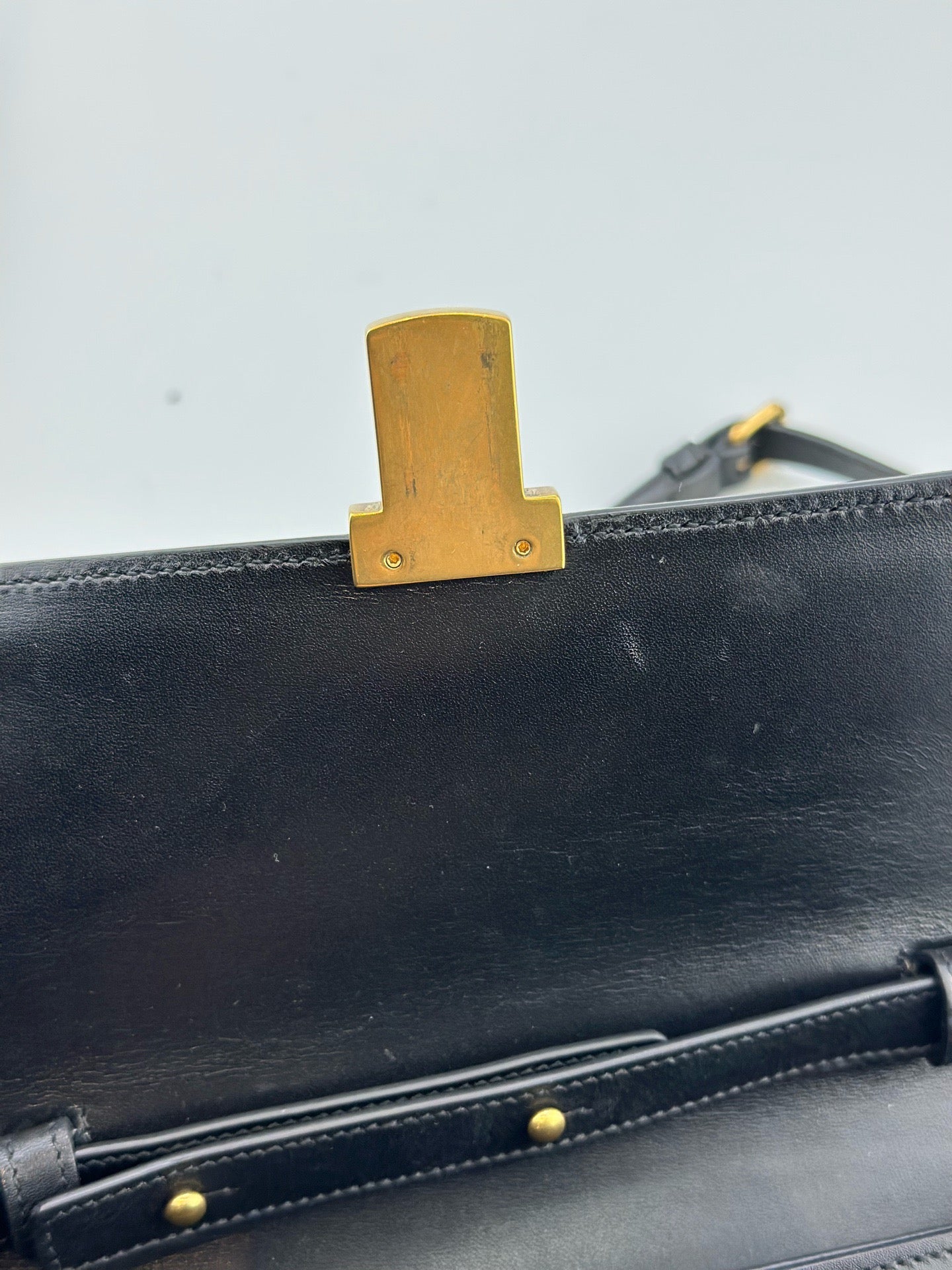 Saint Laurent - Top Handle Flap Bag with Lock - Leather - Black - (medium)