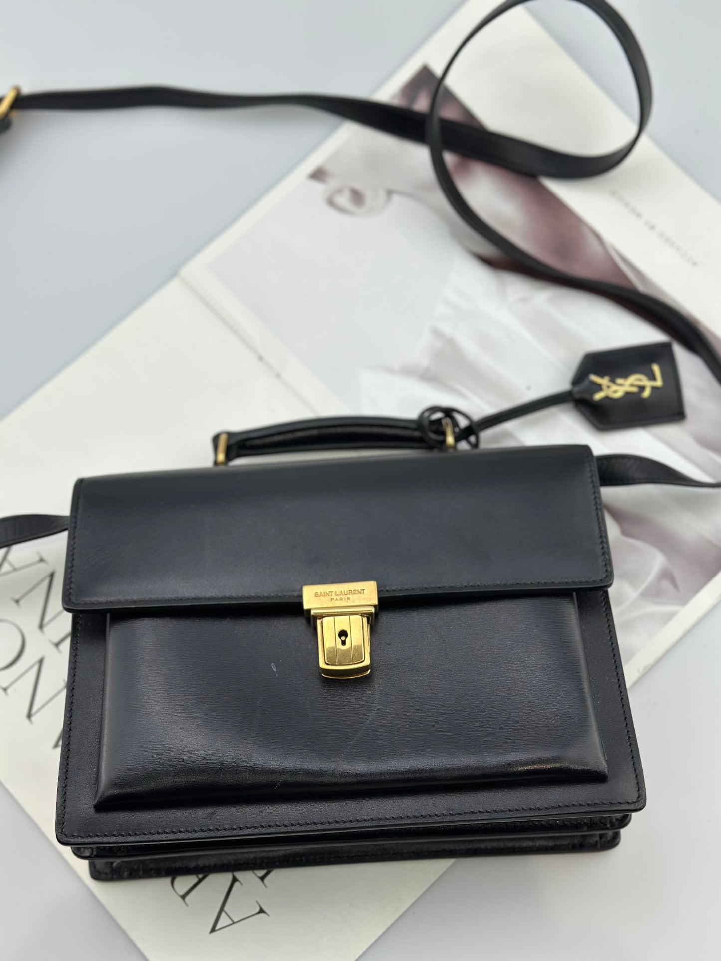 Saint Laurent - Top Handle Flap Bag with Lock - Leather - Black - (medium)