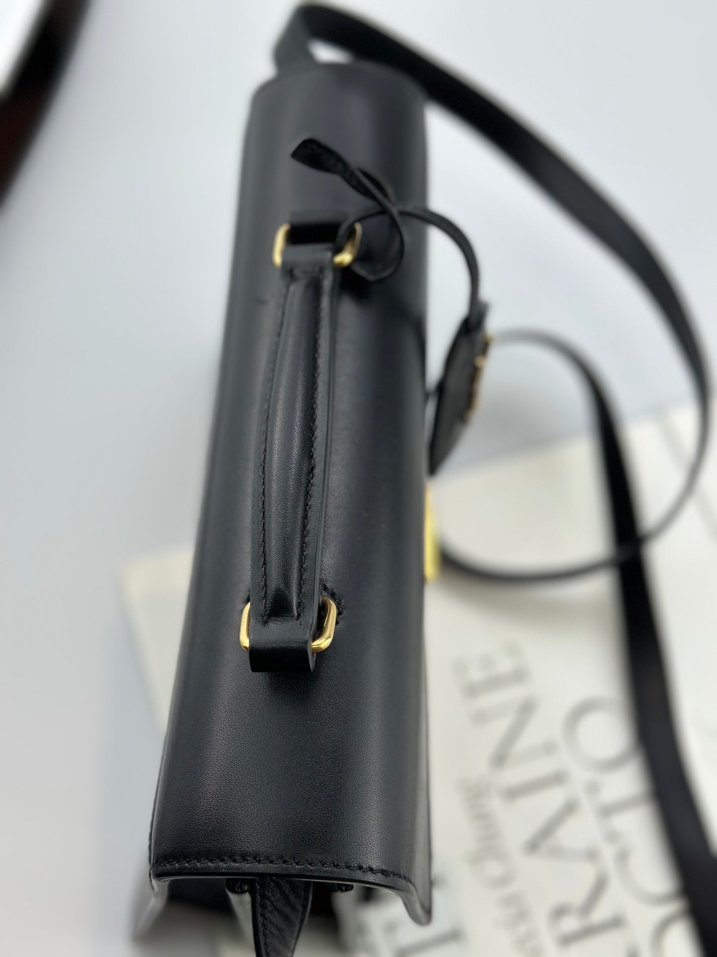 Saint Laurent - Top Handle Flap Bag with Lock - Leather - Black - (medium)