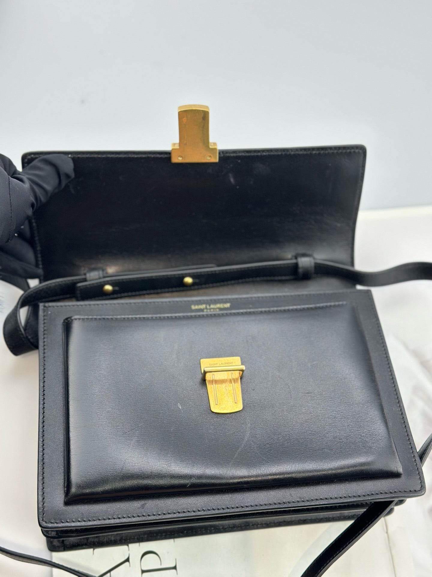 Saint Laurent - Top Handle Flap Bag with Lock - Leather - Black - (medium)
