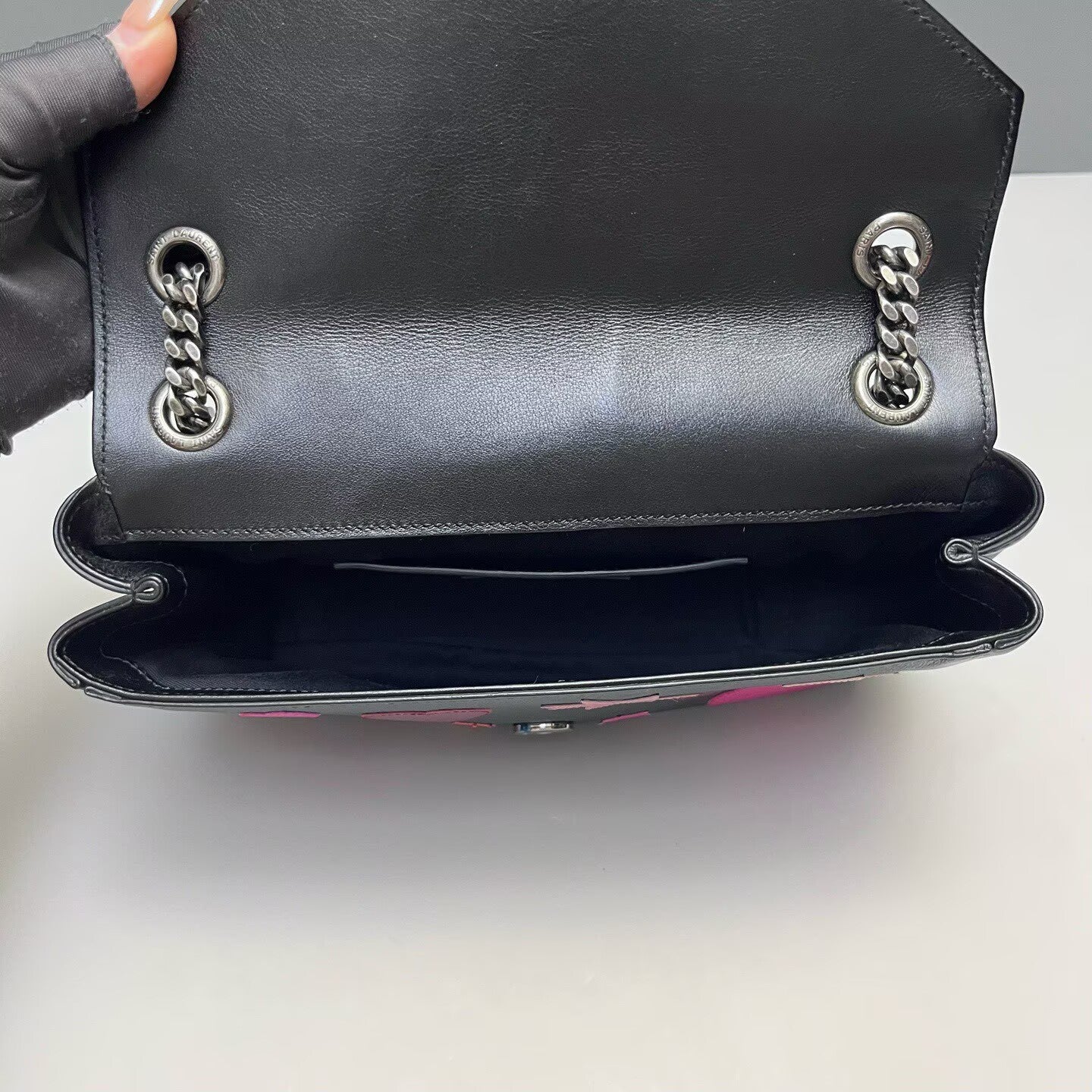 Saint Laurent - Valentine's Day Mini Messenger Bag - Grained leather - Black - (mini)