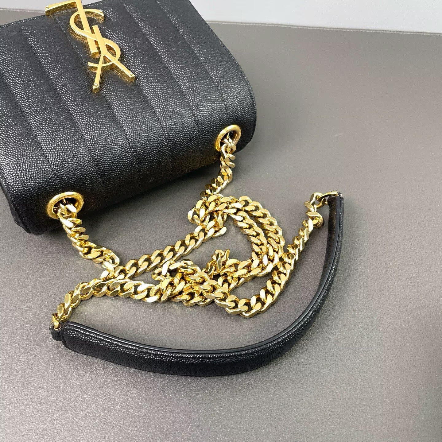 Saint Laurent - Vicky Chain Bag - Grained calfskin leather - Black with Gold-Tone Hardware - (mini)