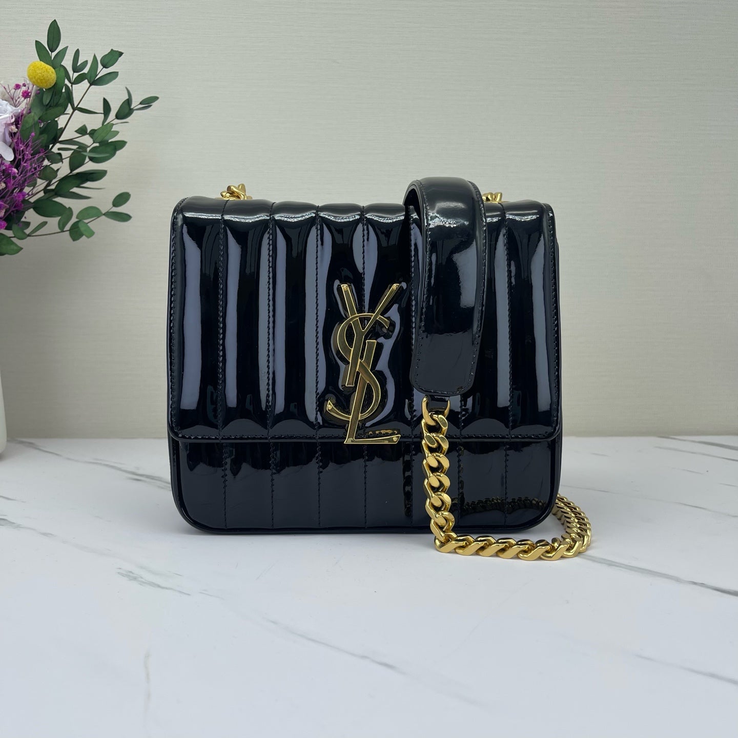 Saint Laurent - Vicky - Patent leather - Black - (medium)