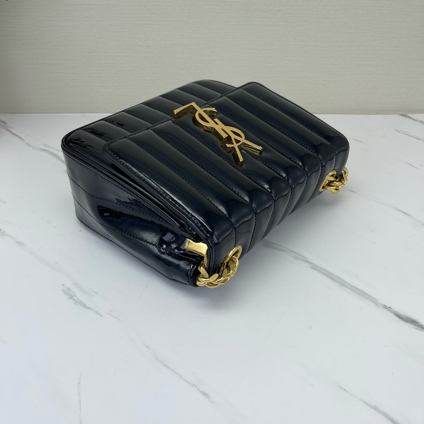 Saint Laurent - Vicky - Patent leather - Black - (medium)