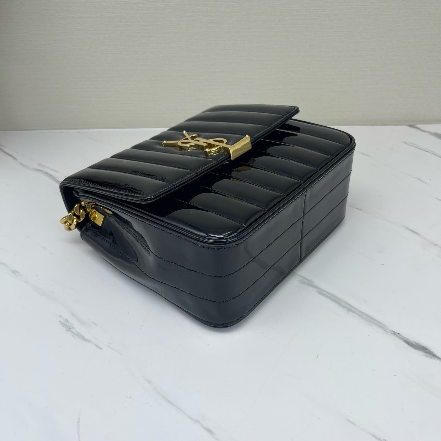 Saint Laurent - Vicky - Patent leather - Black - (medium)