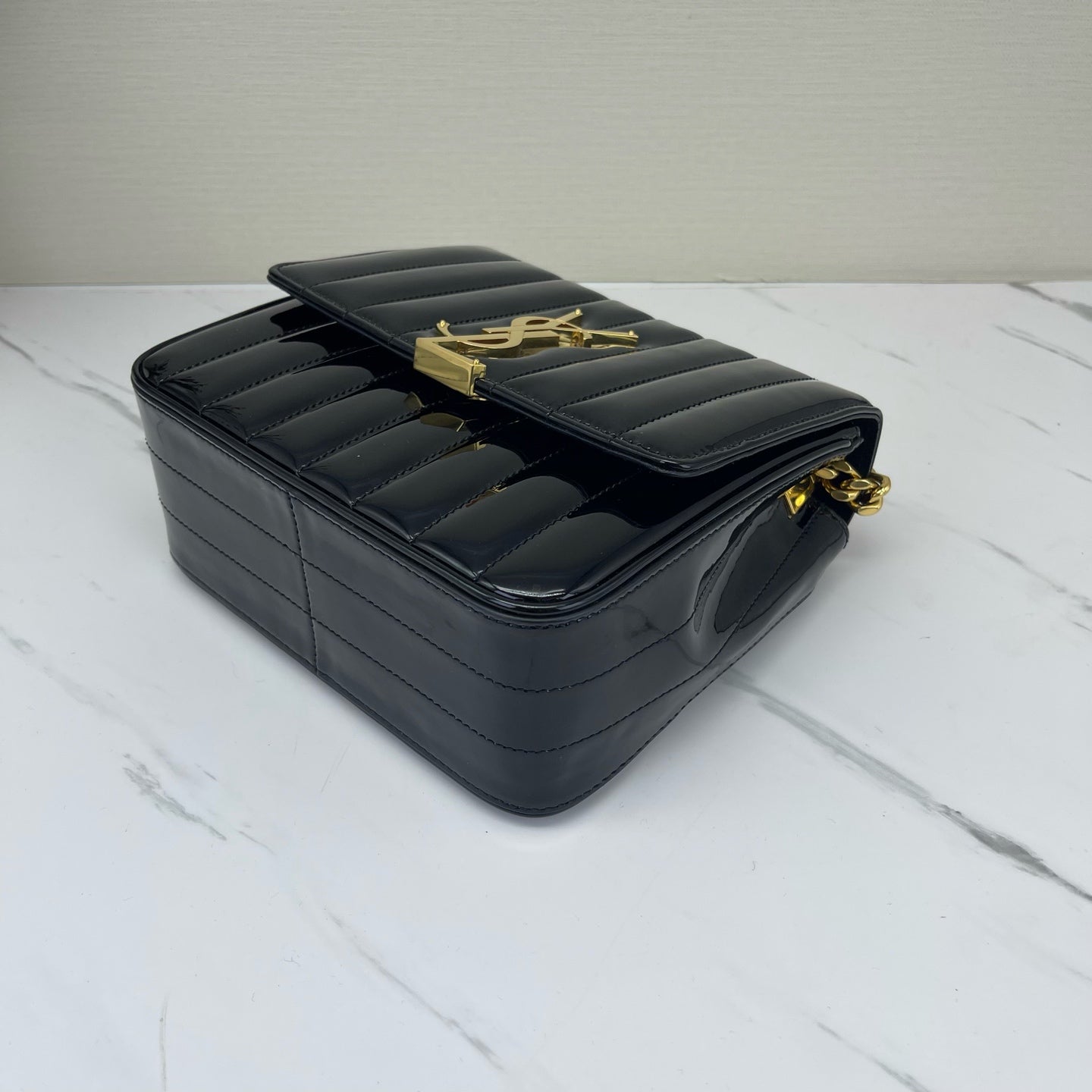 Saint Laurent - Vicky - Patent leather - Black - (medium)