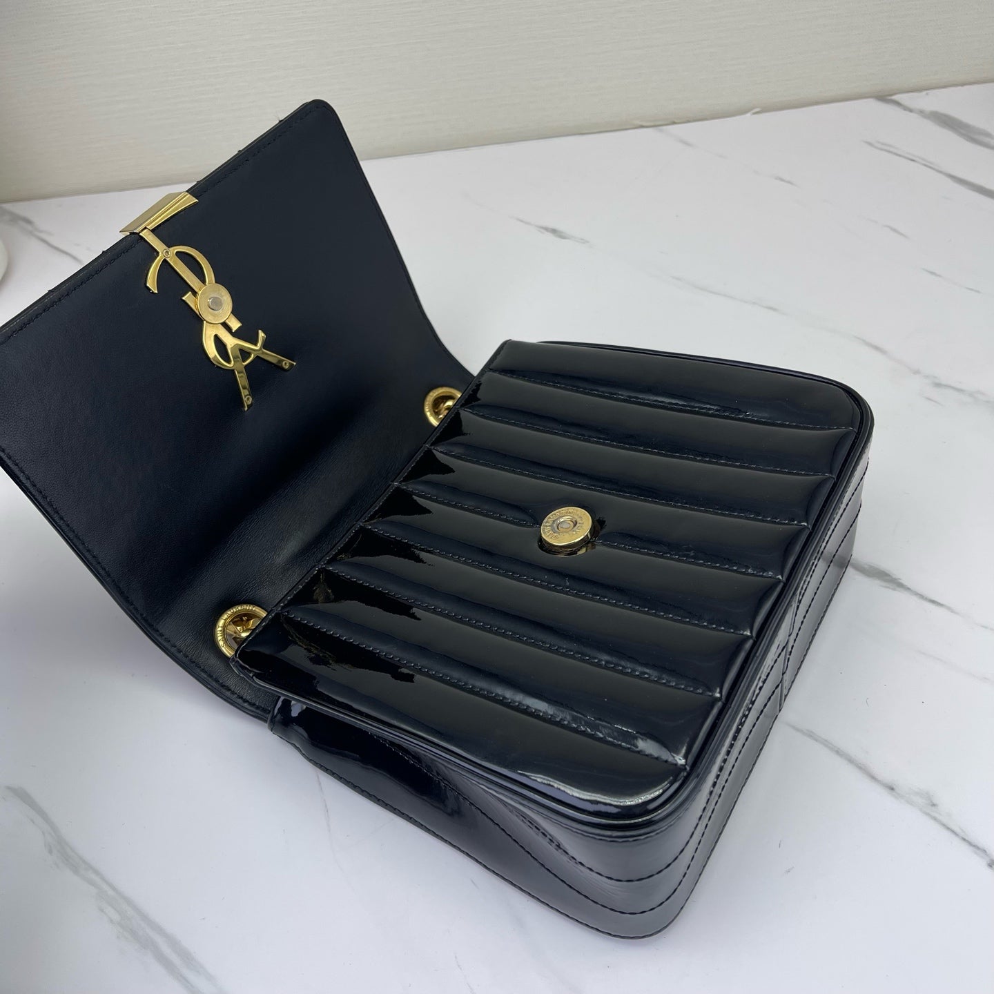 Saint Laurent - Vicky - Patent leather - Black - (medium)