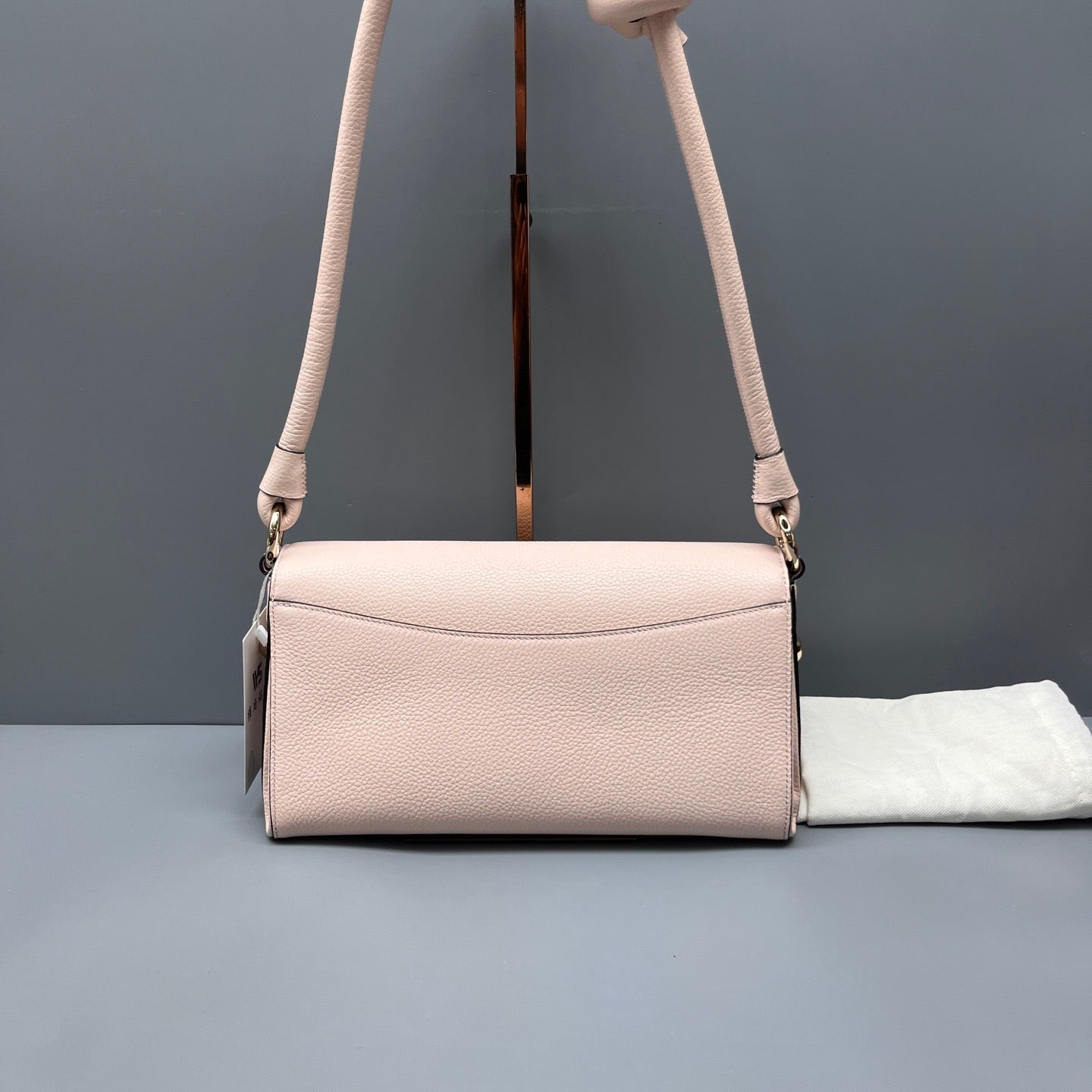 Salvatore Ferragamo - Gancini Flap Shoulder Bag - Grained leather - Pink - (medium)