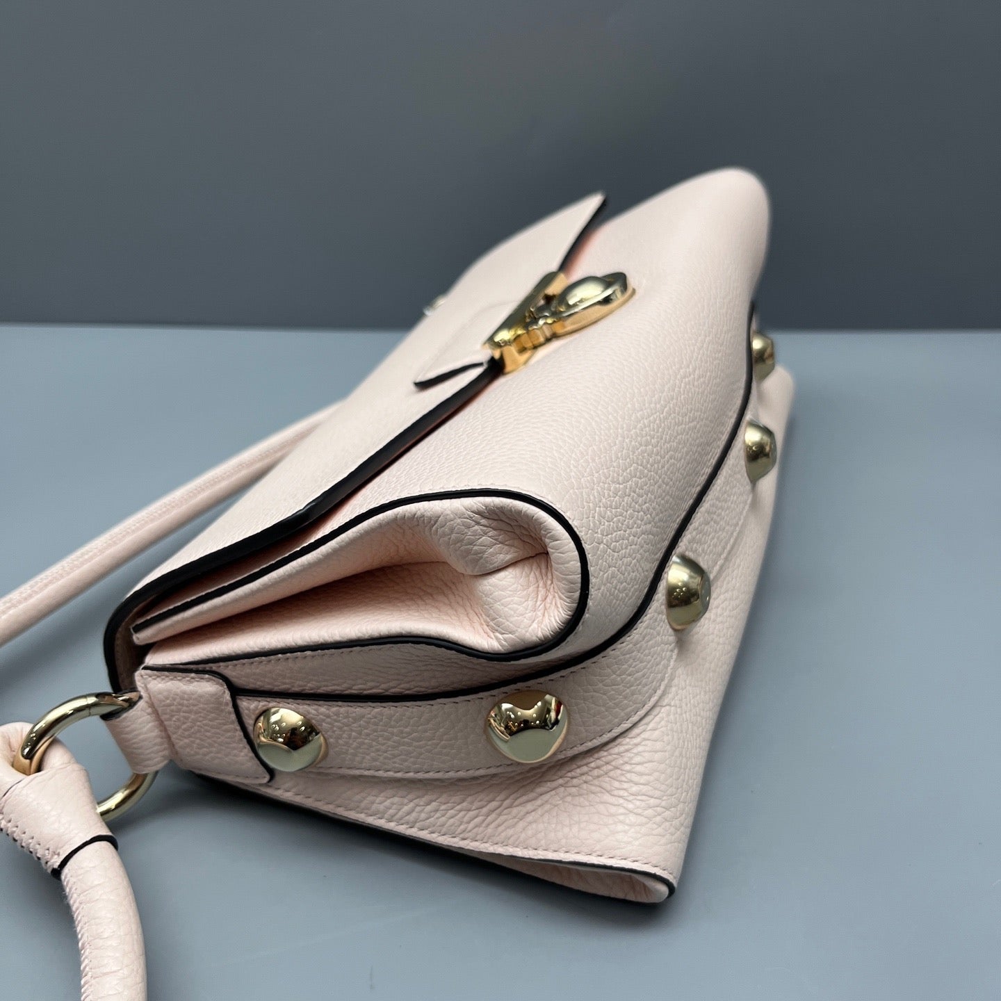 Salvatore Ferragamo - Gancini Flap Shoulder Bag - Grained leather - Pink - (medium)