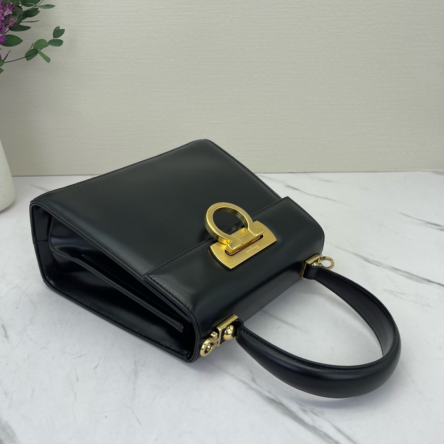 Salvatore Ferragamo - Museum - Calfskin leather - Black with Gold-Tone Hardware - (small)