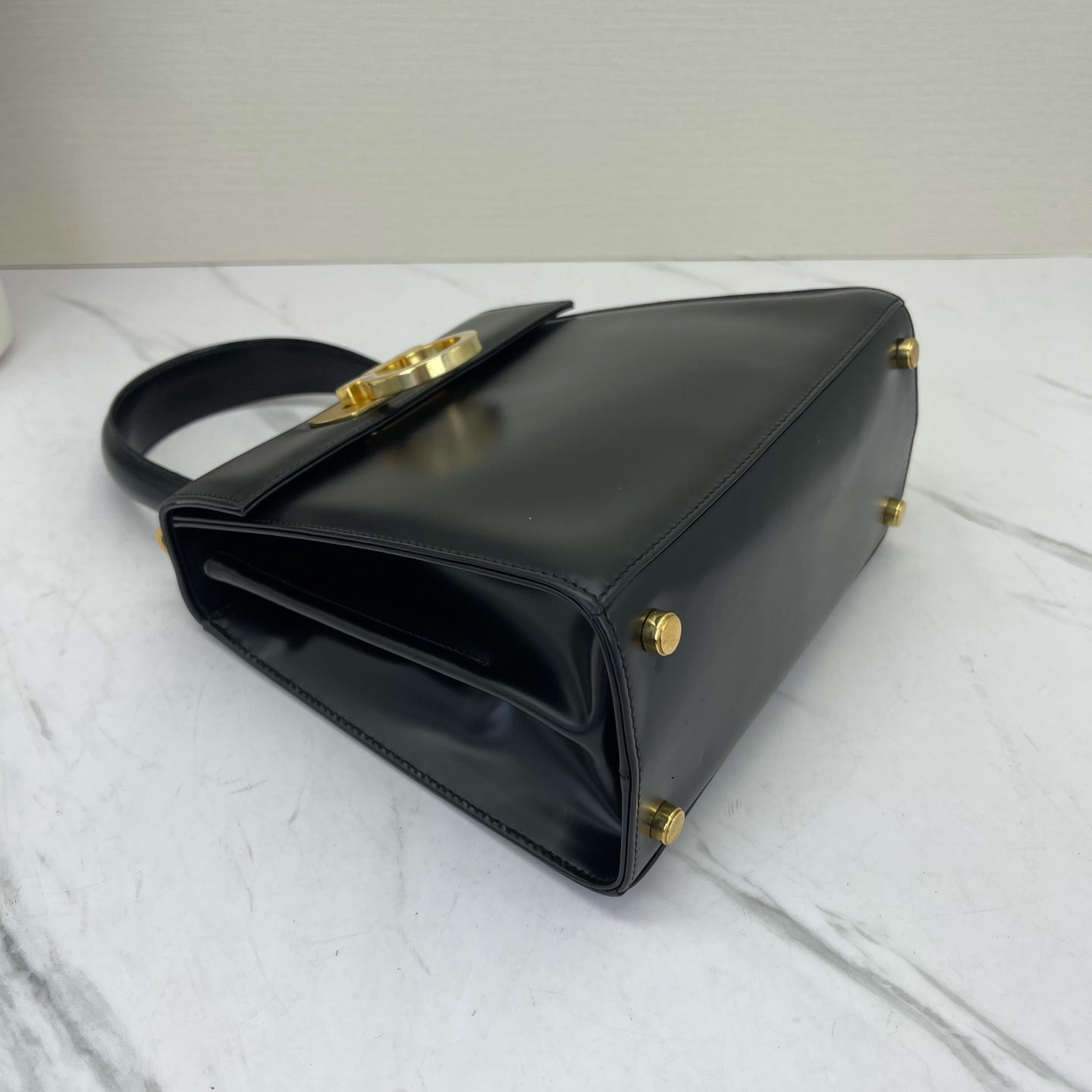 Salvatore Ferragamo - Museum - Calfskin leather - Black with Gold-Tone Hardware - (small)