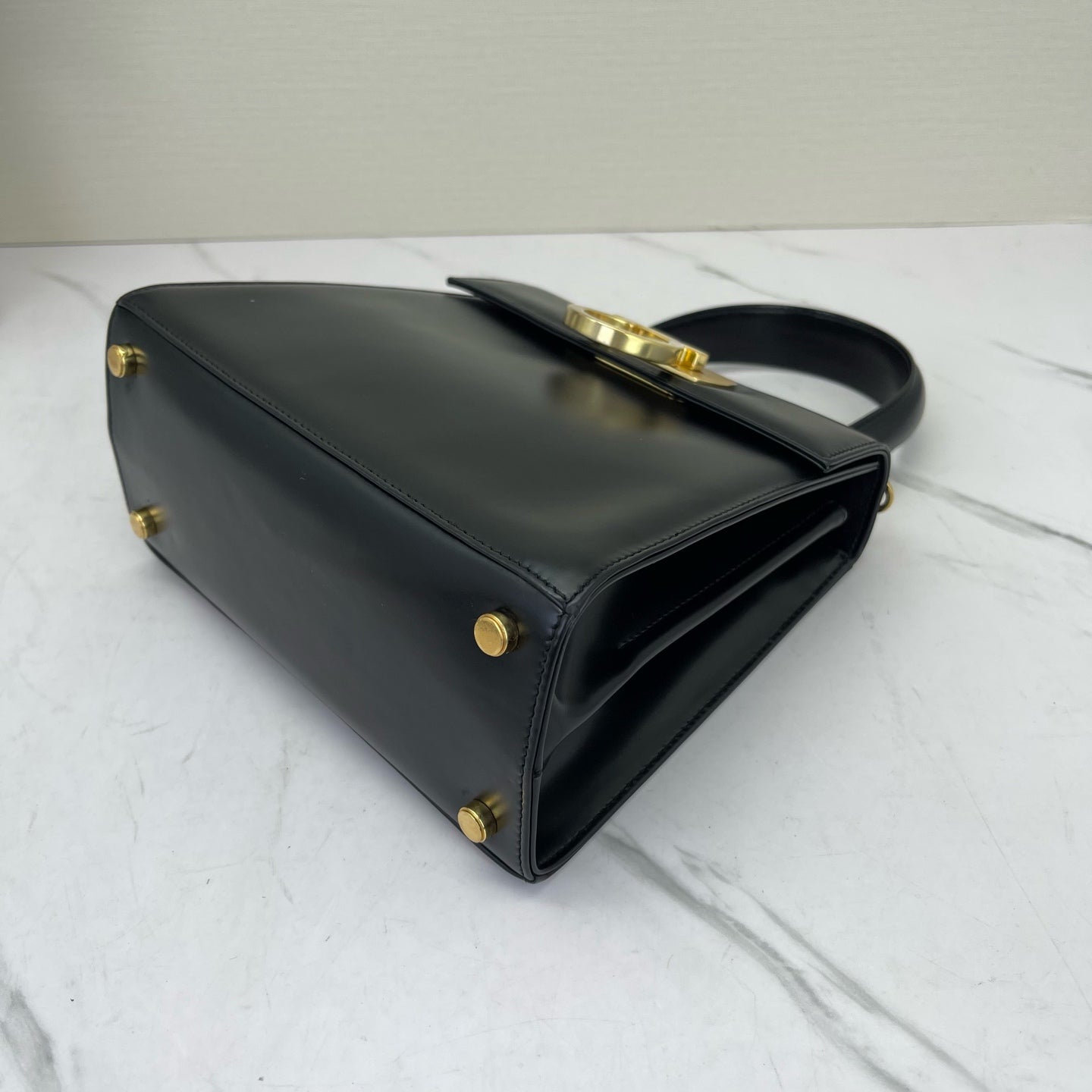 Salvatore Ferragamo - Museum - Calfskin leather - Black with Gold-Tone Hardware - (small)