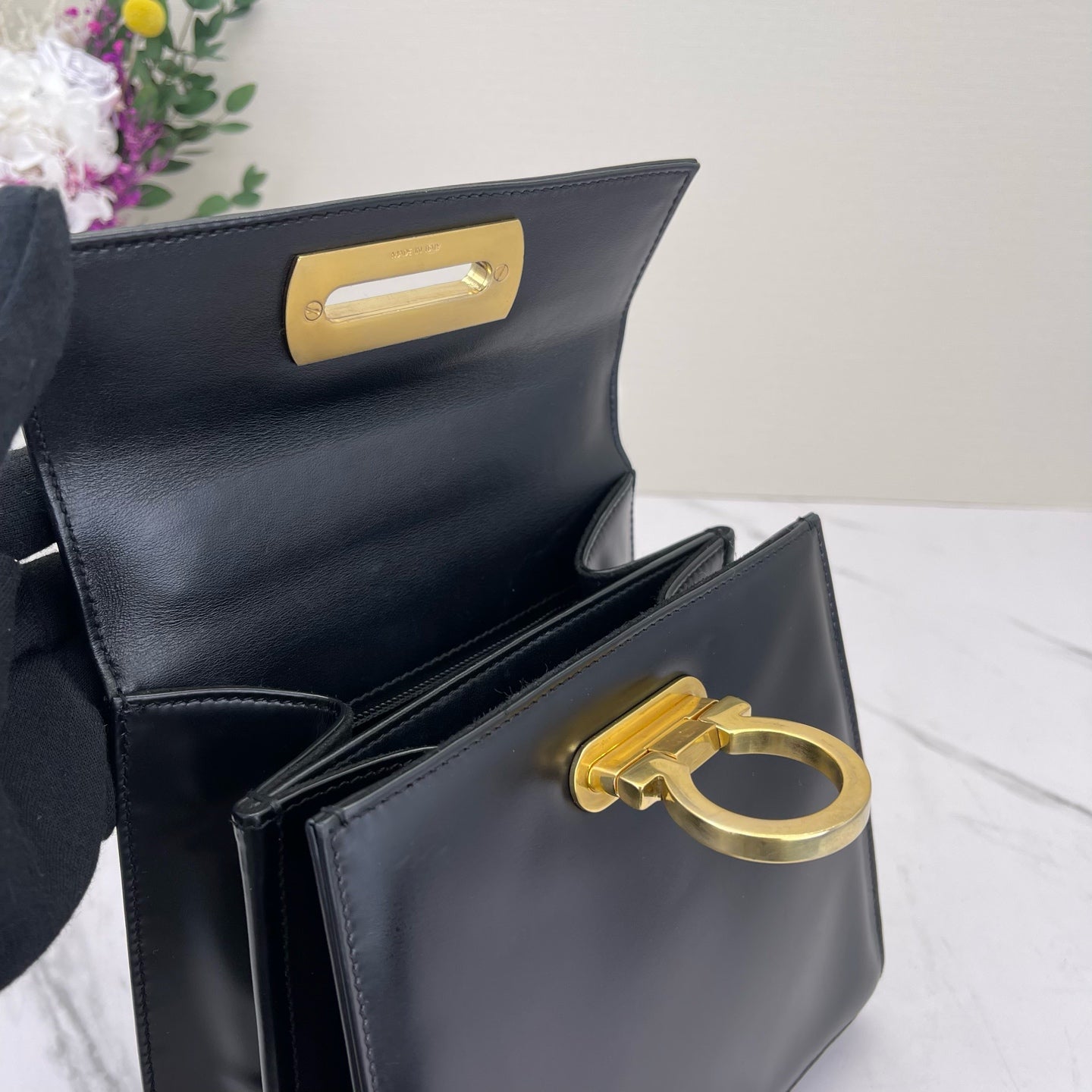 Salvatore Ferragamo - Museum - Calfskin leather - Black with Gold-Tone Hardware - (small)