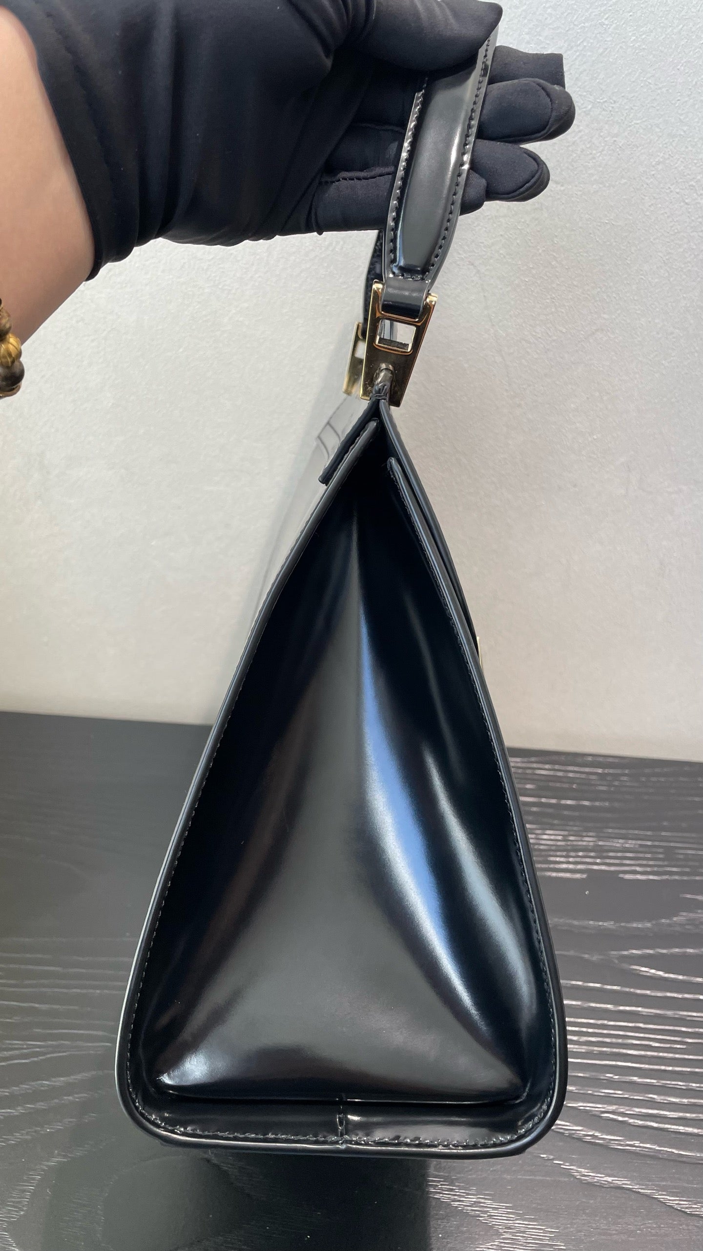 Salvatore Ferragamo - Structured Top Handle Flap Bag - Leather - Black - (Medium)