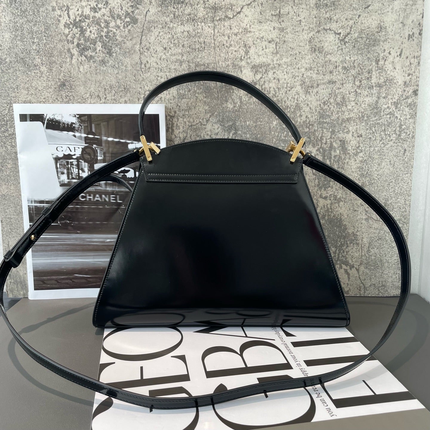 Salvatore Ferragamo - Structured Top Handle Flap Bag - Leather - Black - (Medium)