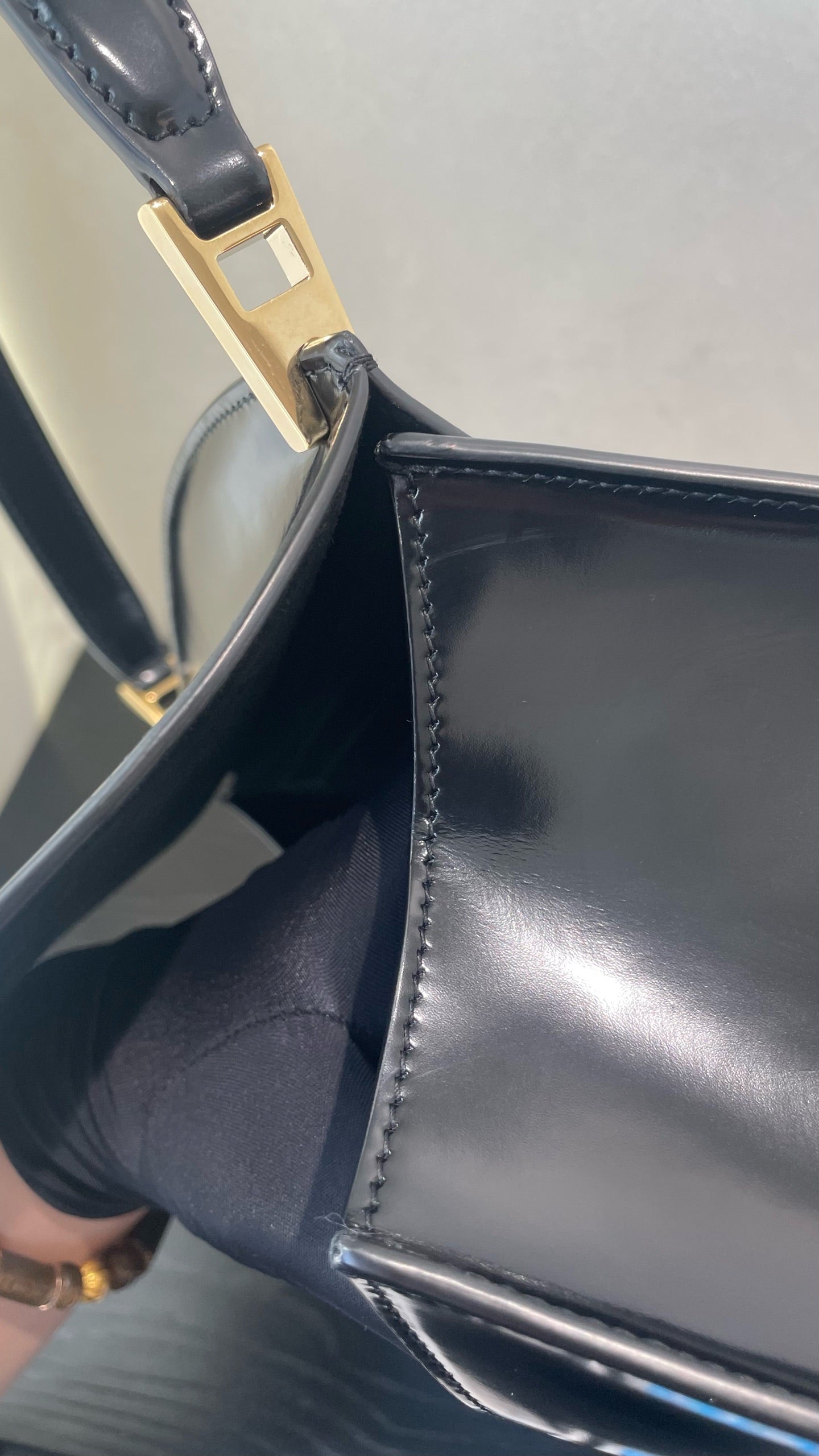 Salvatore Ferragamo - Structured Top Handle Flap Bag - Leather - Black - (Medium)