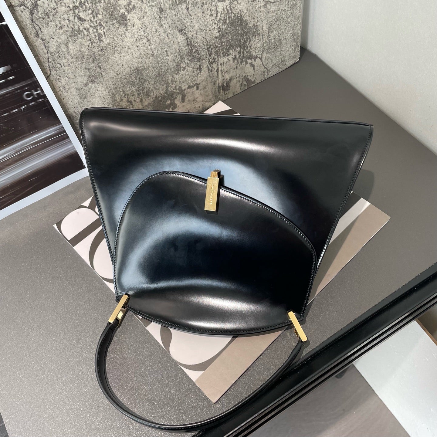 Salvatore Ferragamo - Structured Top Handle Flap Bag - Leather - Black - (Medium)