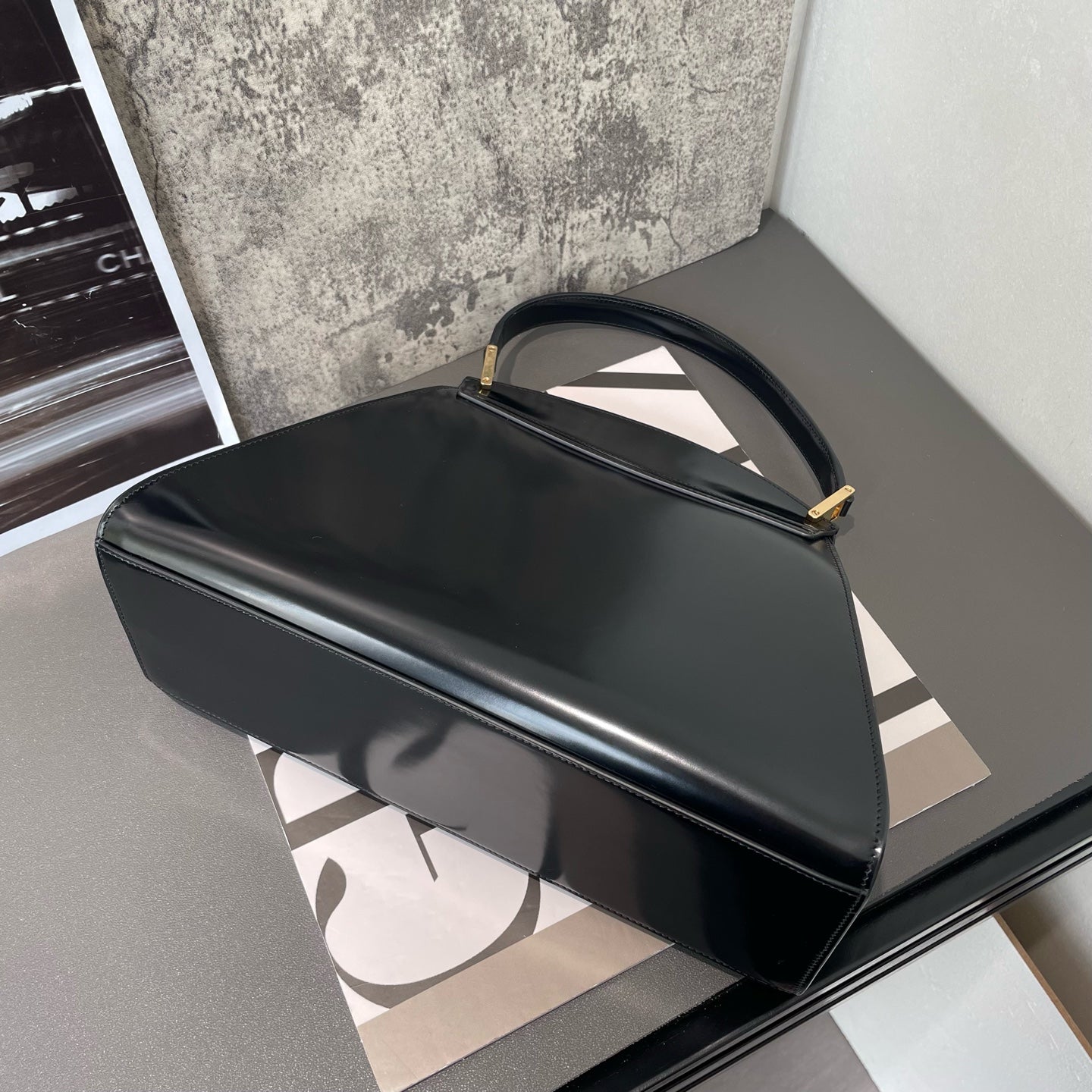 Salvatore Ferragamo - Structured Top Handle Flap Bag - Leather - Black - (Medium)