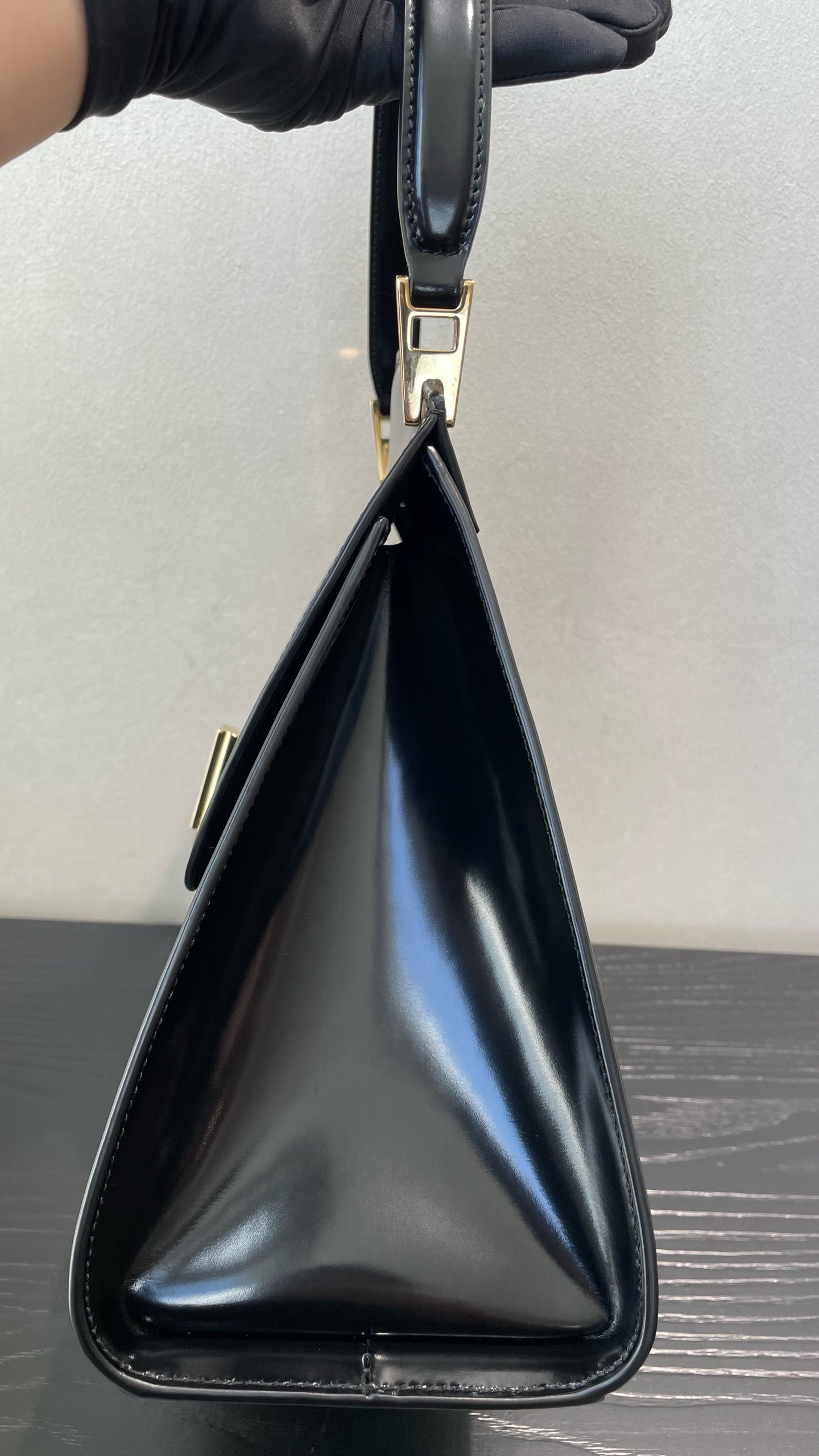 Salvatore Ferragamo - Structured Top Handle Flap Bag - Leather - Black - (Medium)