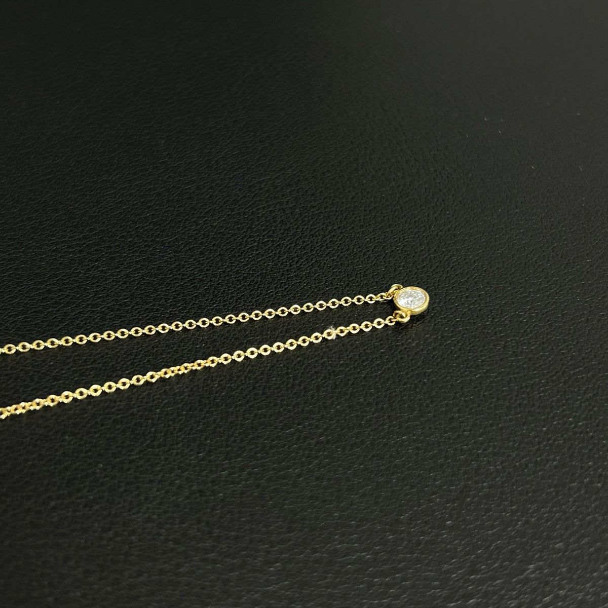 Tiffany & Co. - Elsa Peretti Diamonds by the Yard - 18k yellow gold with a bezel-set round brilliant-cut diamond. - Gold