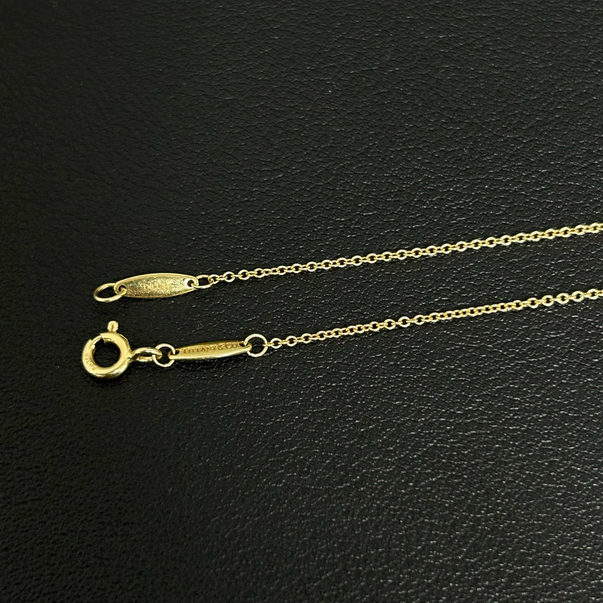 Tiffany & Co. - Elsa Peretti Diamonds by the Yard - 18k yellow gold with a bezel-set round brilliant-cut diamond. - Gold