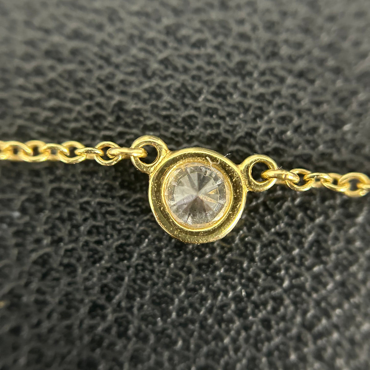 Tiffany & Co. - Elsa Peretti Diamonds by the Yard - 18k yellow gold with a bezel-set round brilliant-cut diamond. - Gold