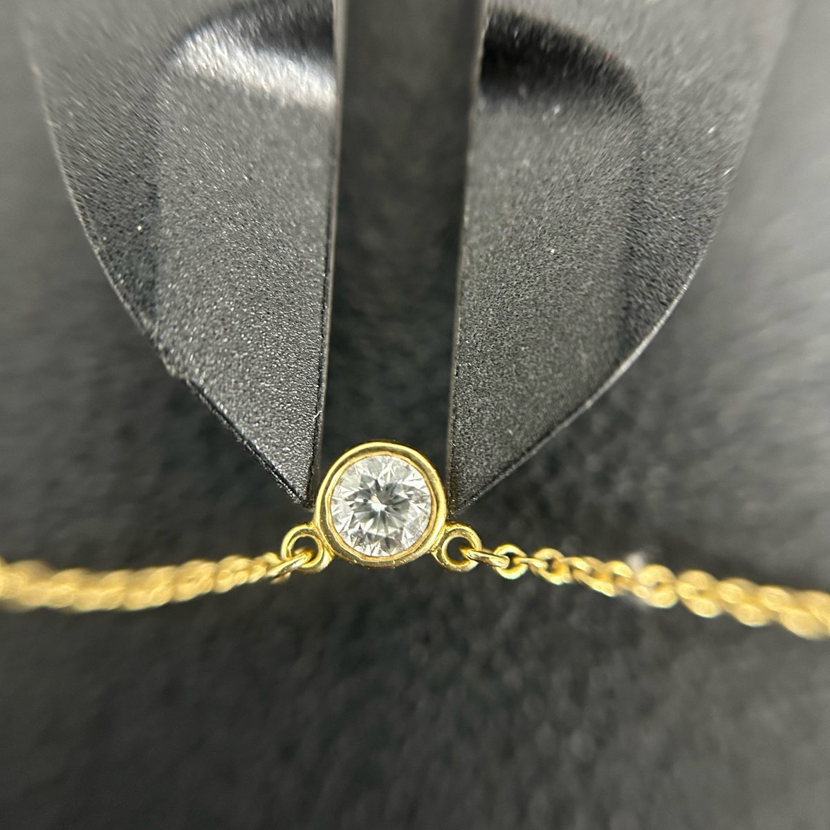 Tiffany & Co. - Elsa Peretti Diamonds by the Yard - 18k yellow gold with a bezel-set round brilliant-cut diamond. - Gold