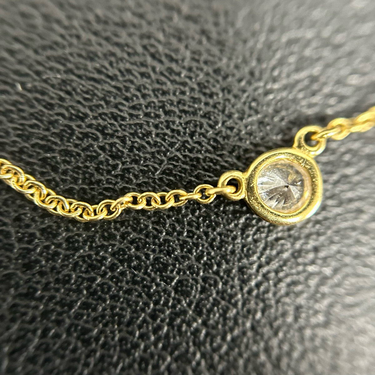 Tiffany & Co. - Elsa Peretti Diamonds by the Yard - 18k yellow gold with a bezel-set round brilliant-cut diamond. - Gold