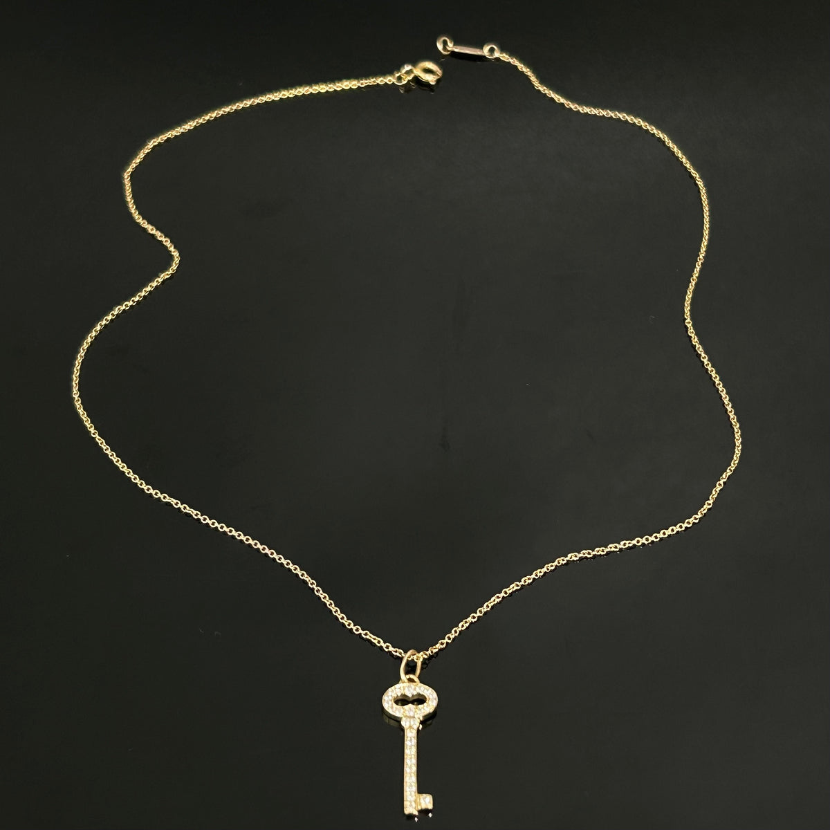 Tiffany & Co. - Keys Oval Key - 18K gold with natural diamonds; the pendant is stamped 0.14 ct. - Gold