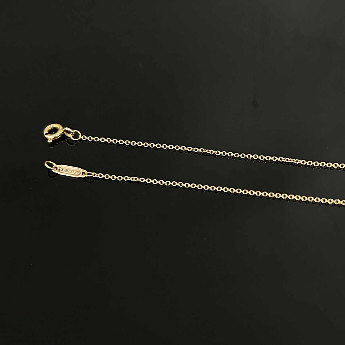 Tiffany & Co. - Keys Oval Key - 18K gold with natural diamonds; the pendant is stamped 0.14 ct. - Gold