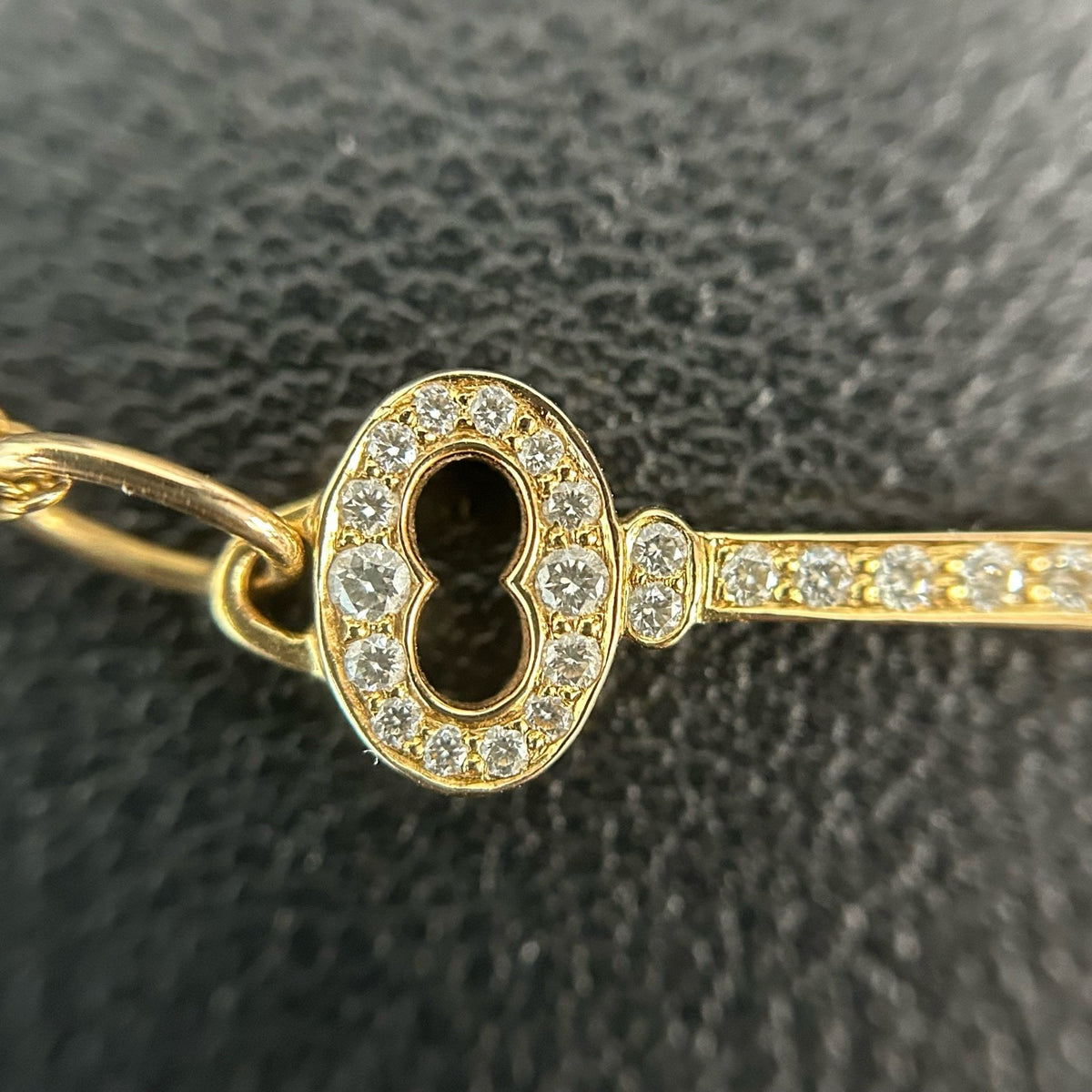 Tiffany & Co. - Keys Oval Key - 18K gold with natural diamonds; the pendant is stamped 0.14 ct. - Gold