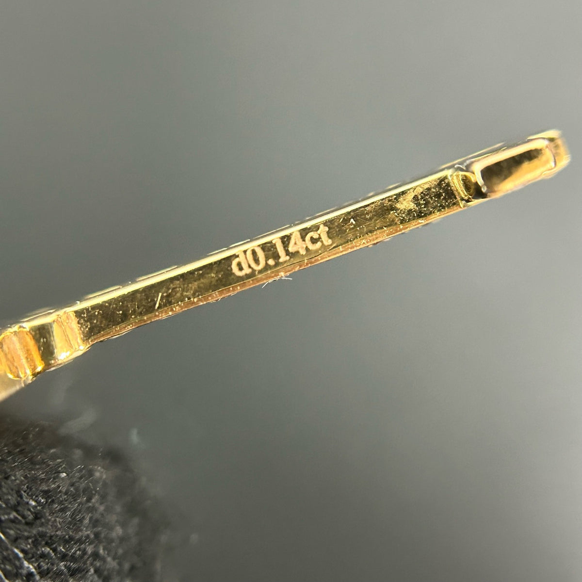 Tiffany & Co. - Keys Oval Key - 18K gold with natural diamonds; the pendant is stamped 0.14 ct. - Gold