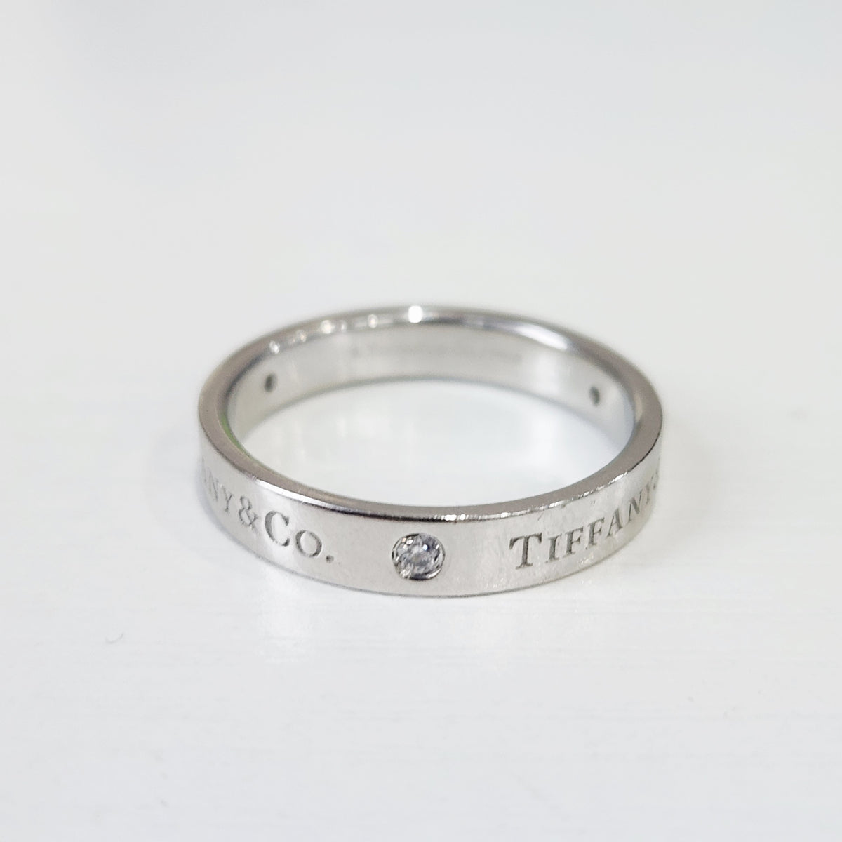 Tiffany & Co. - Signature Three Diamond Ring Wide - Pt950 platinum with diamonds - Silver - (60)