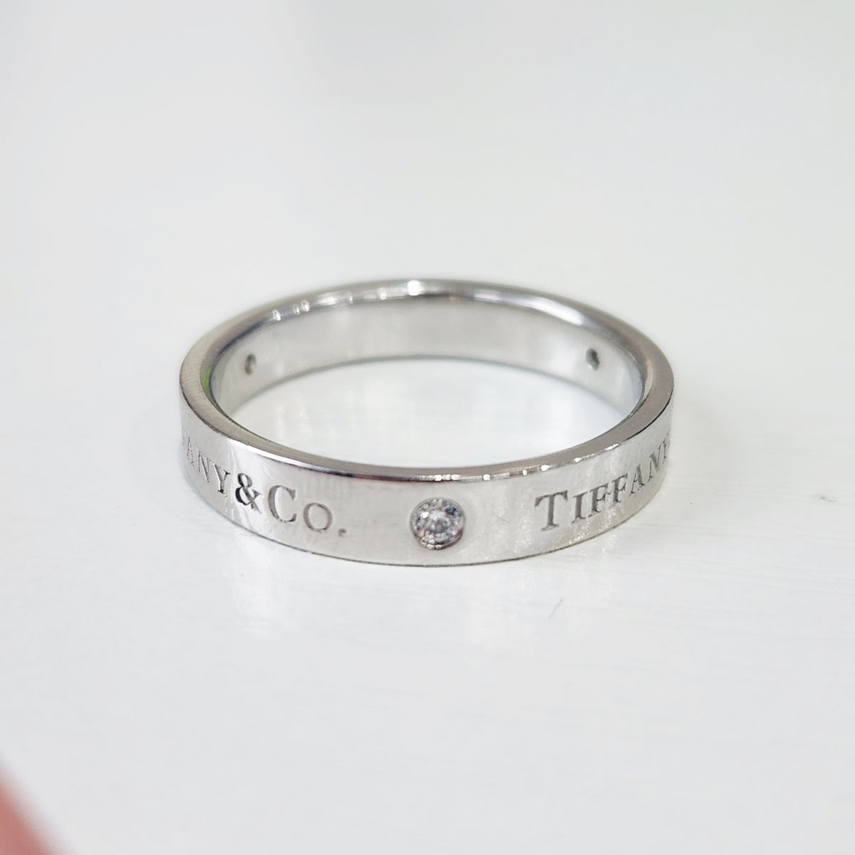 Tiffany & Co. - Signature Three Diamond Ring Wide - Pt950 platinum with diamonds - Silver - (60)