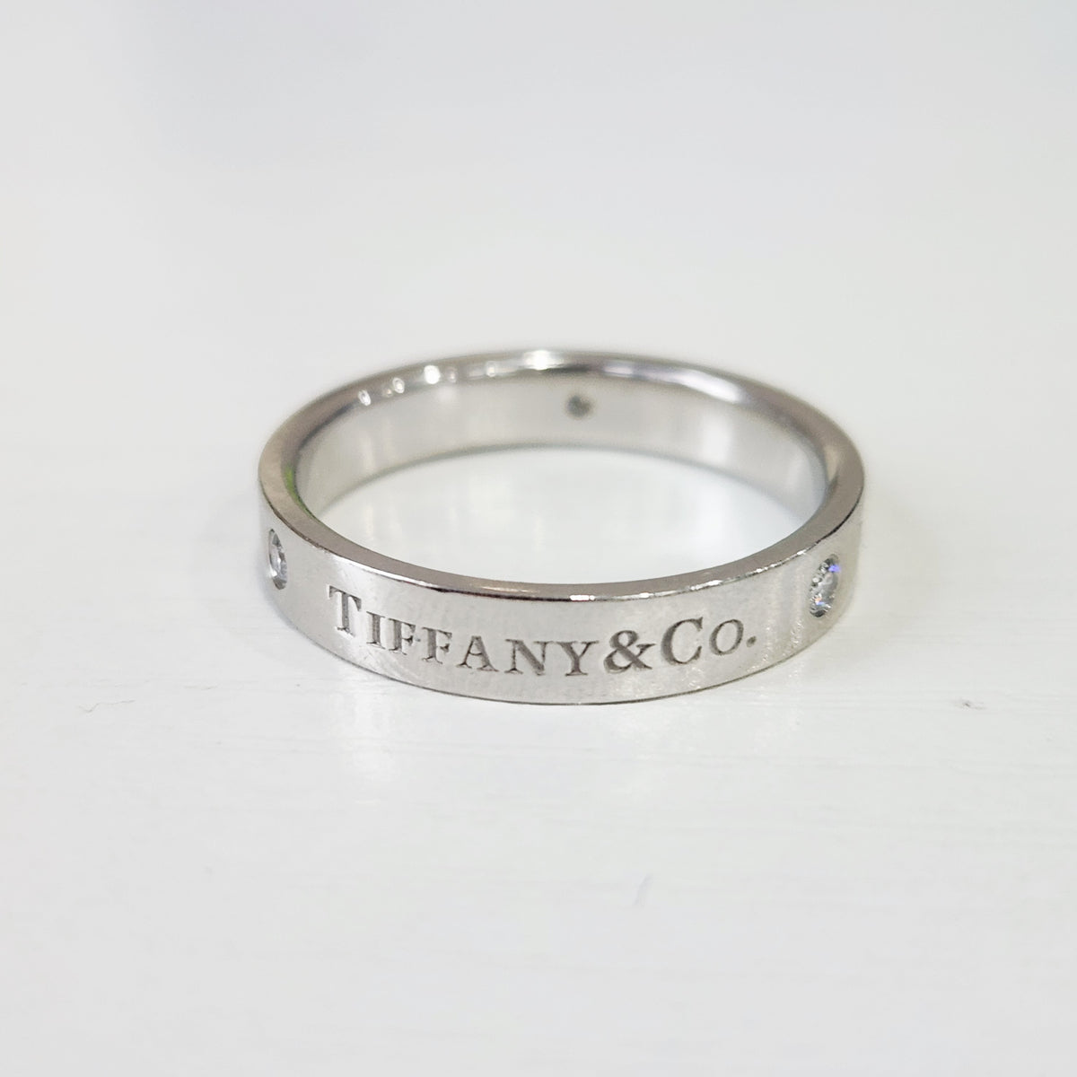 Tiffany & Co. - Signature Three Diamond Ring Wide - Pt950 platinum with diamonds - Silver - (60)