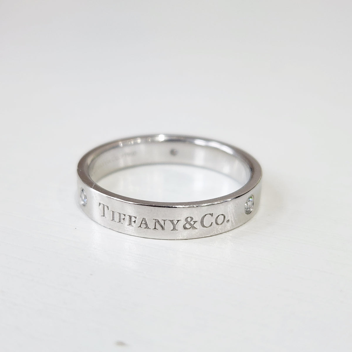 Tiffany & Co. - Signature Three Diamond Ring Wide - Pt950 platinum with diamonds - Silver - (60)