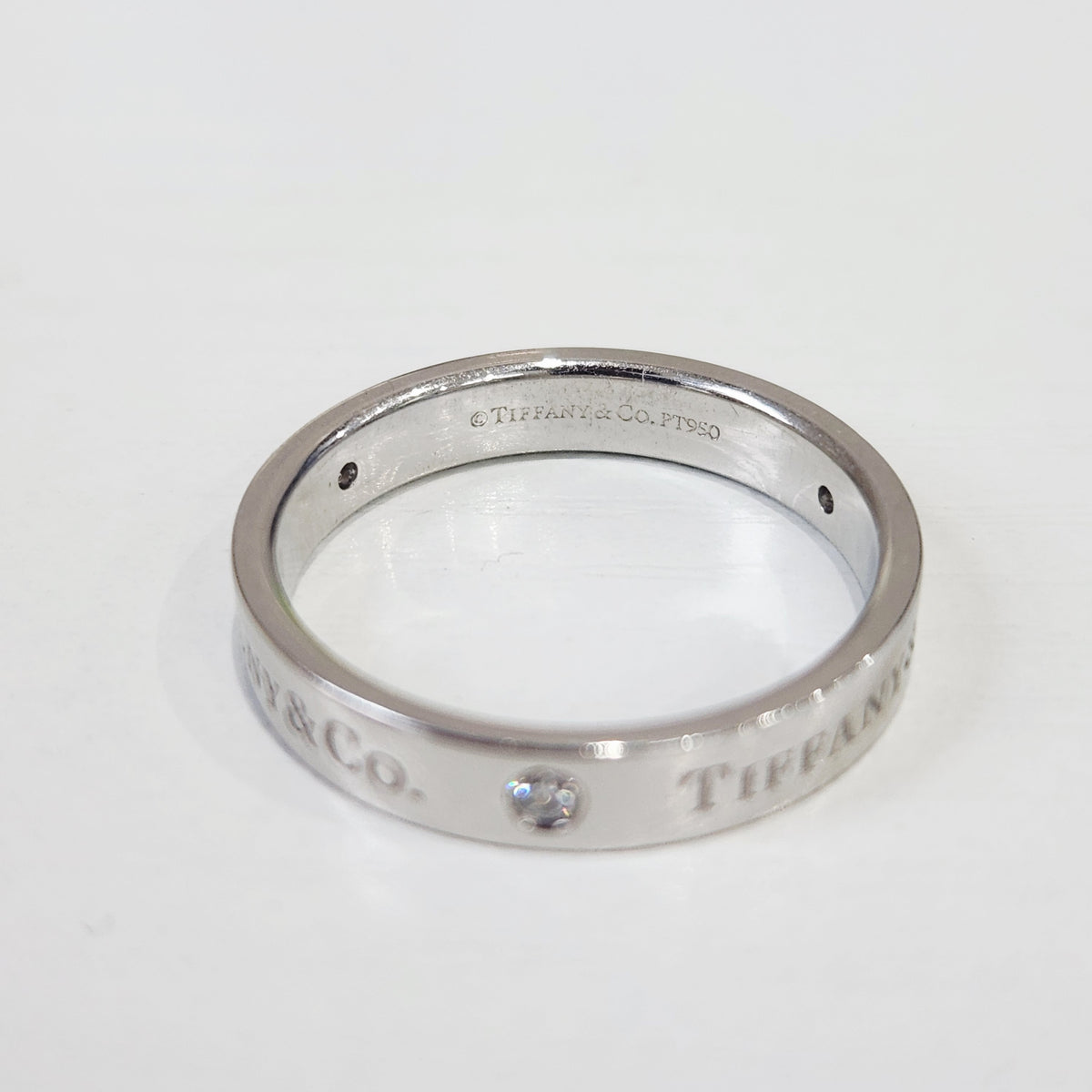 Tiffany & Co. - Signature Three Diamond Ring Wide - Pt950 platinum with diamonds - Silver - (60)