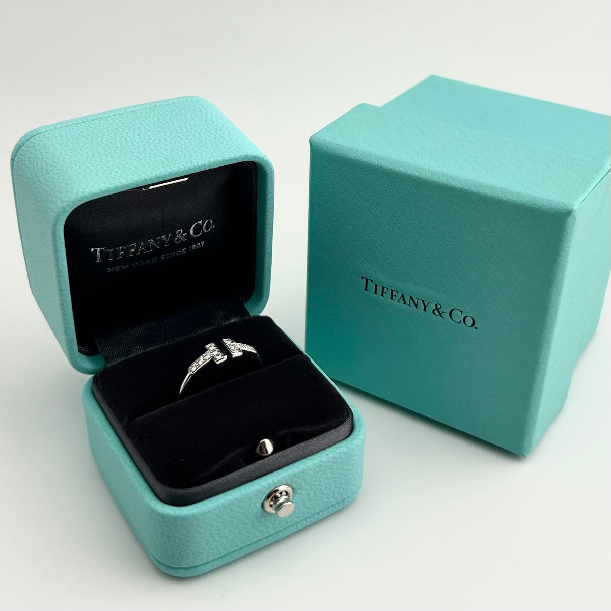 Tiffany & Co. - T - 18K white gold with diamonds - Silver - (50)
